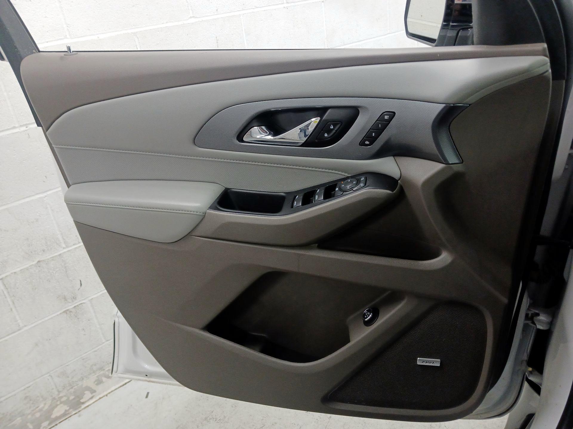 Thumbnail: 2020 Chevrolet Traverse - 10