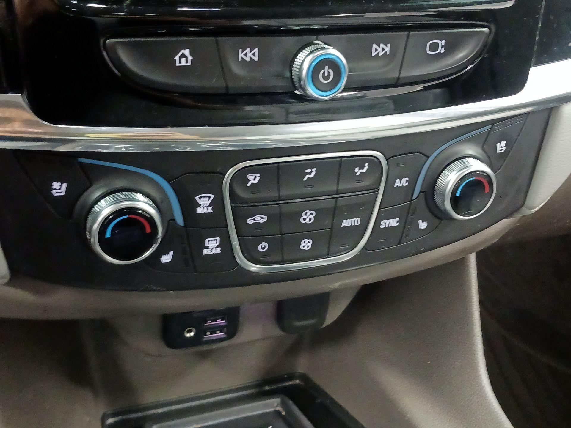 Thumbnail: 2020 Chevrolet Traverse - 12