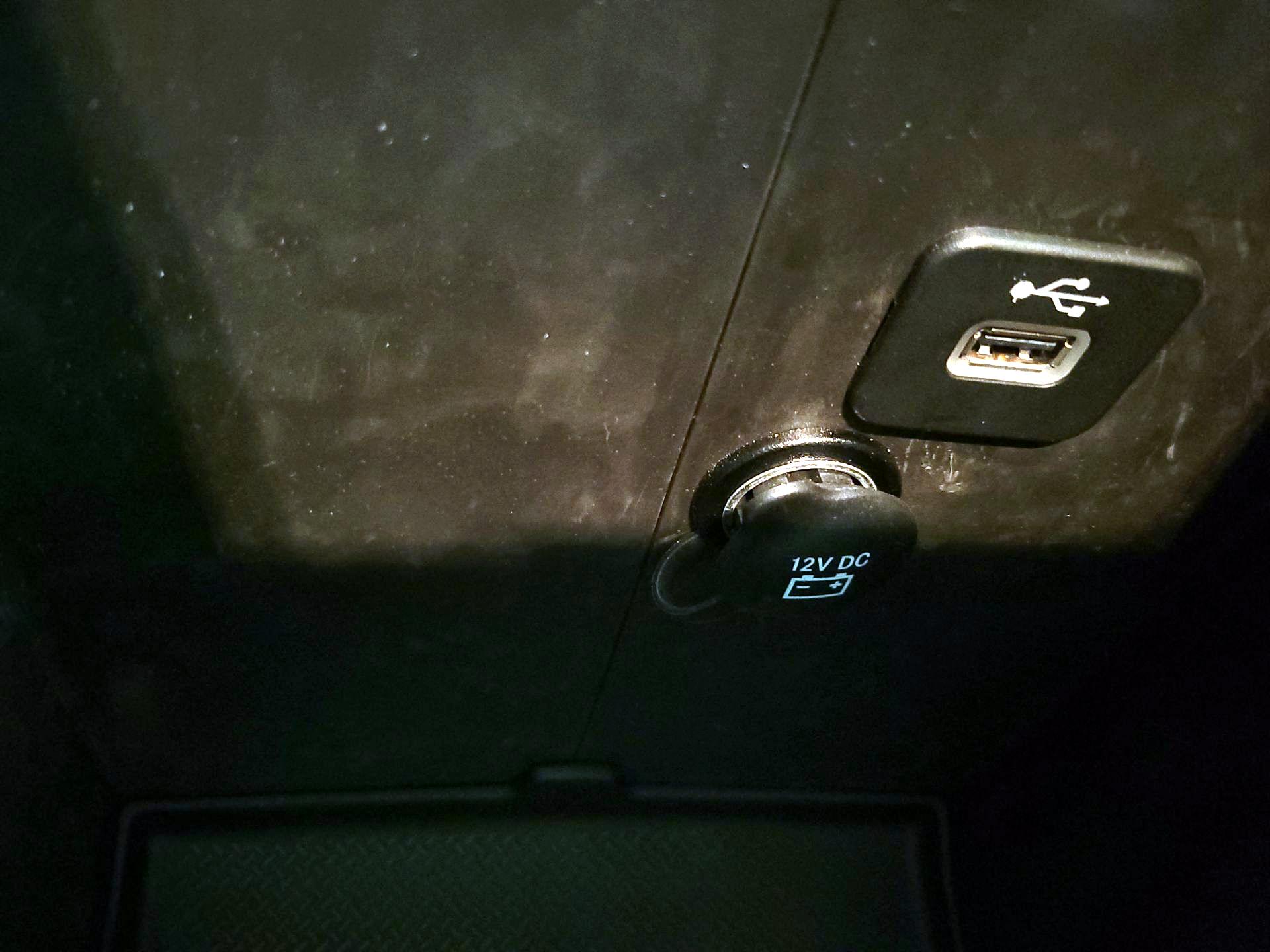 Thumbnail: 2016 Jeep Wrangler - 16