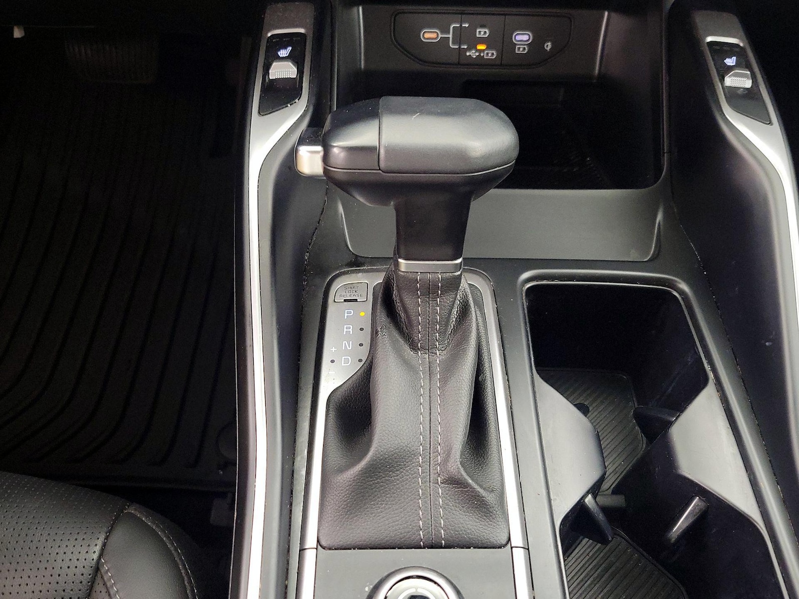 2024 Kia Sorento EX - Photo 18
