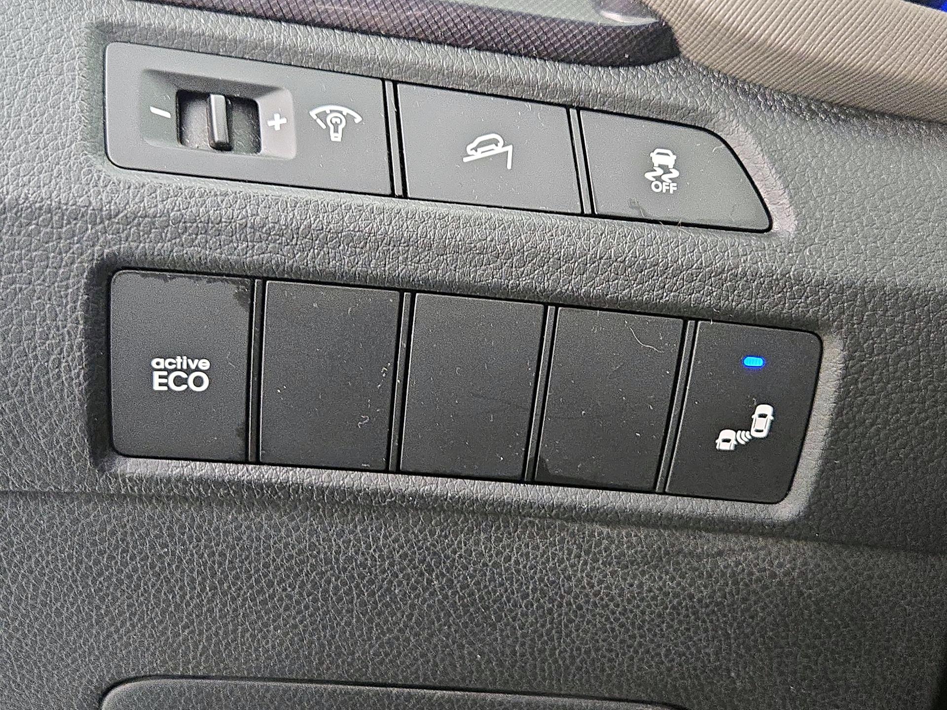 Thumbnail: 2014 Hyundai Santa Fe - 13