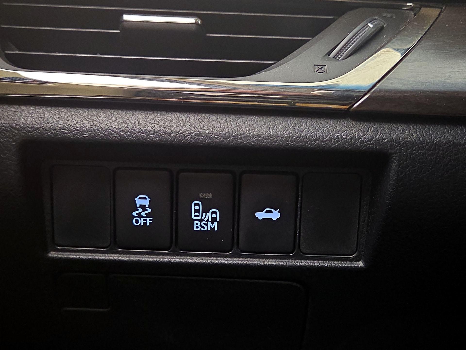 Thumbnail: 2016 Toyota Avalon - 13