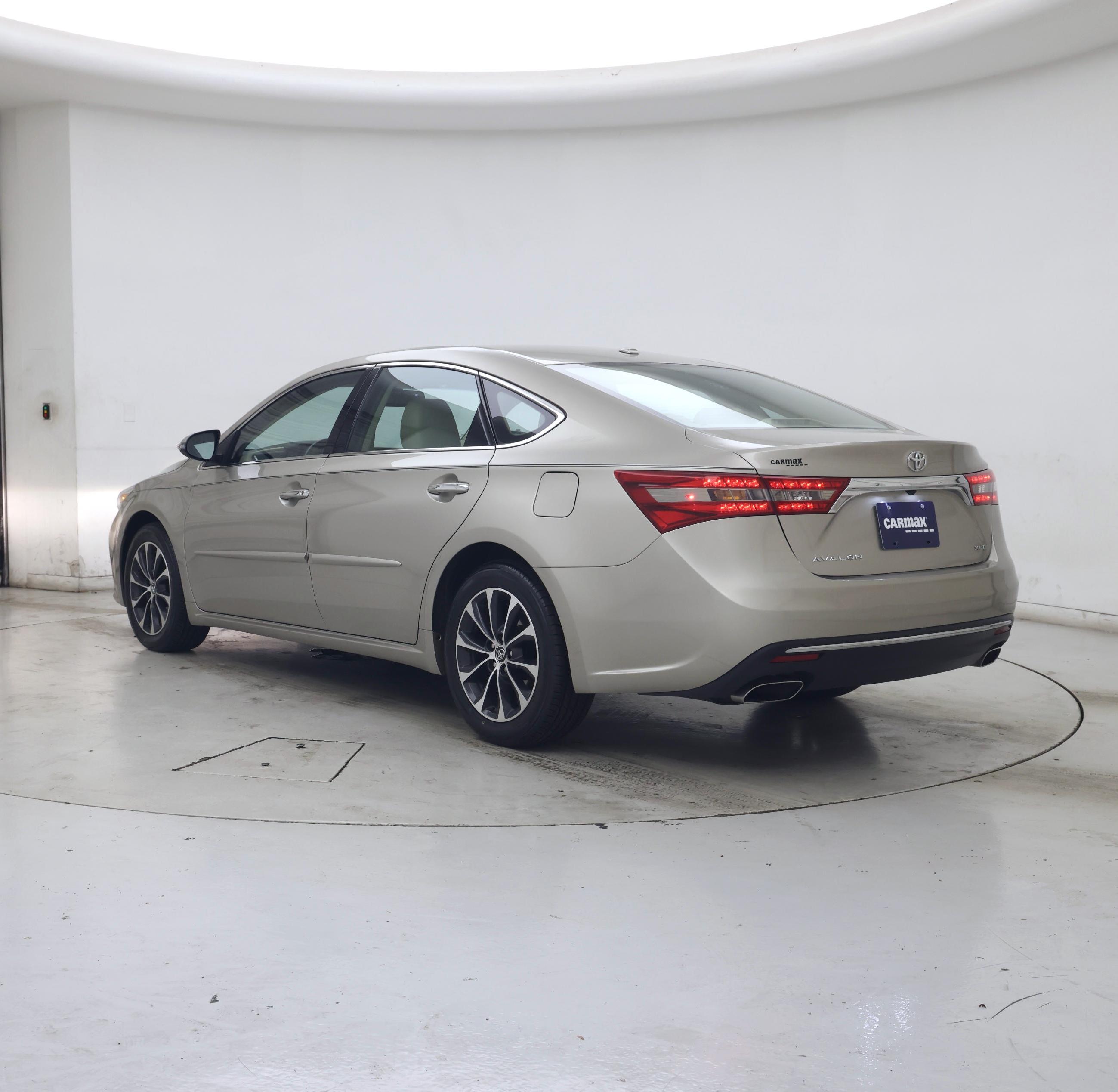 Thumbnail: 2016 Toyota Avalon - 2