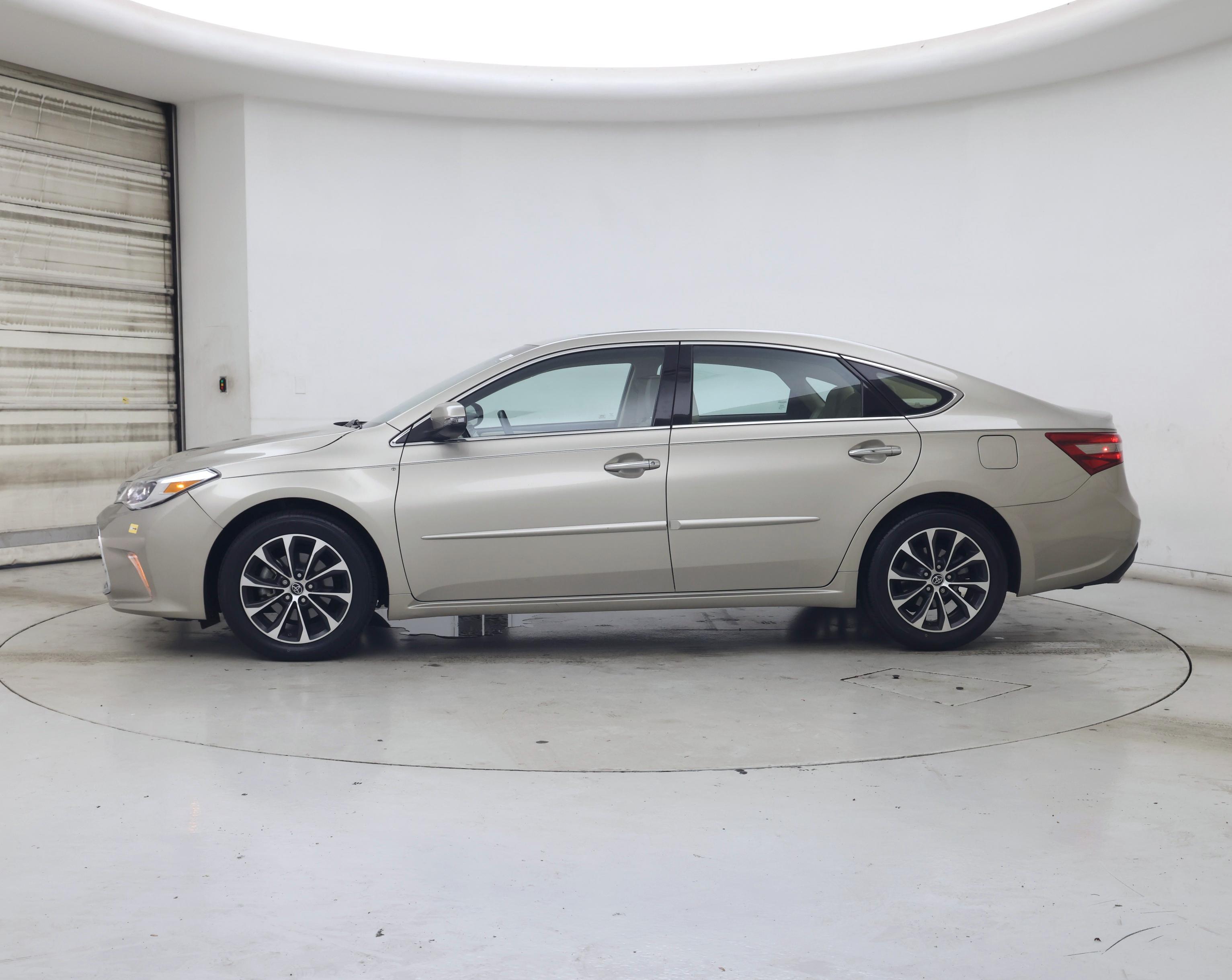 Thumbnail: 2016 Toyota Avalon - 3
