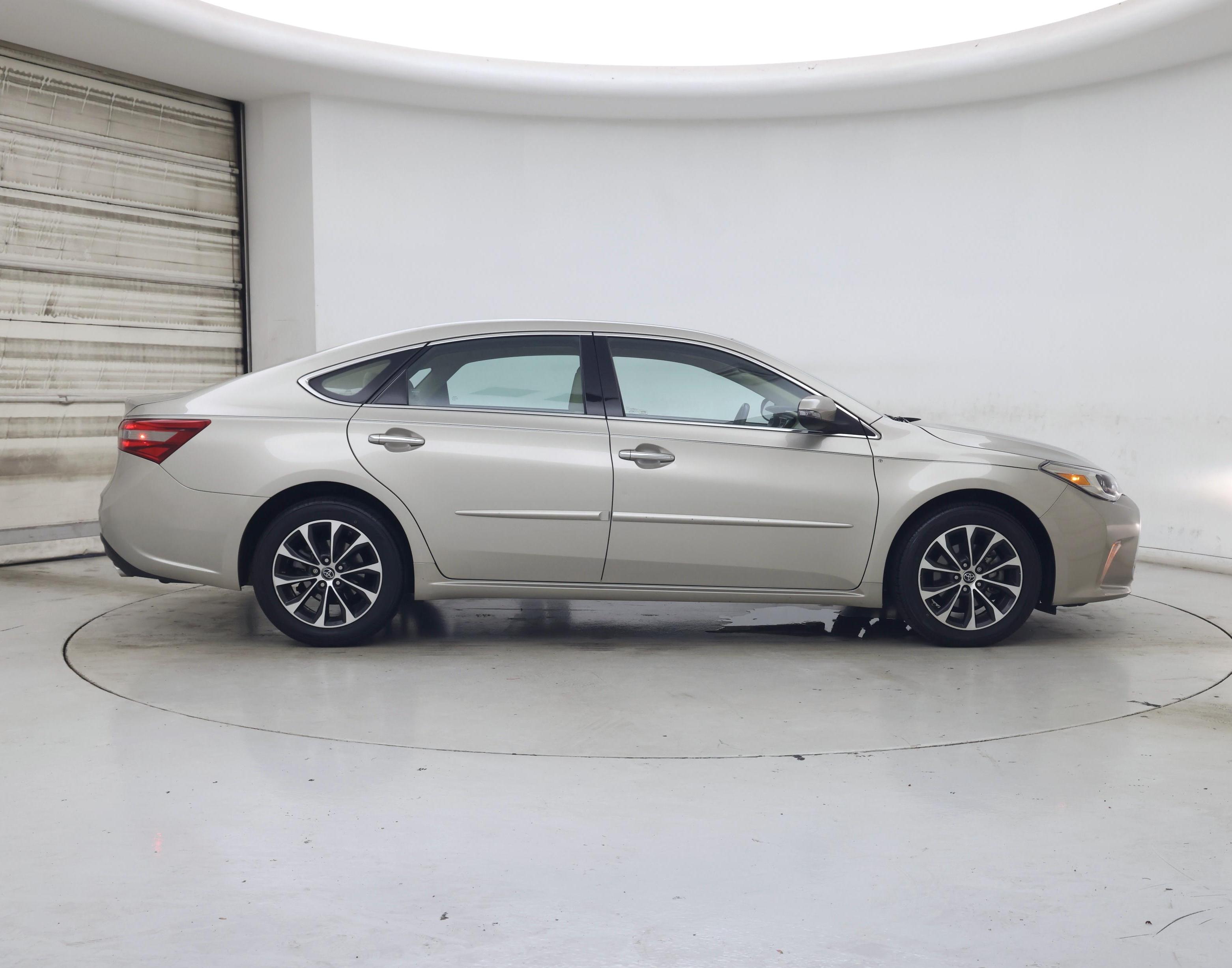Thumbnail: 2016 Toyota Avalon - 7