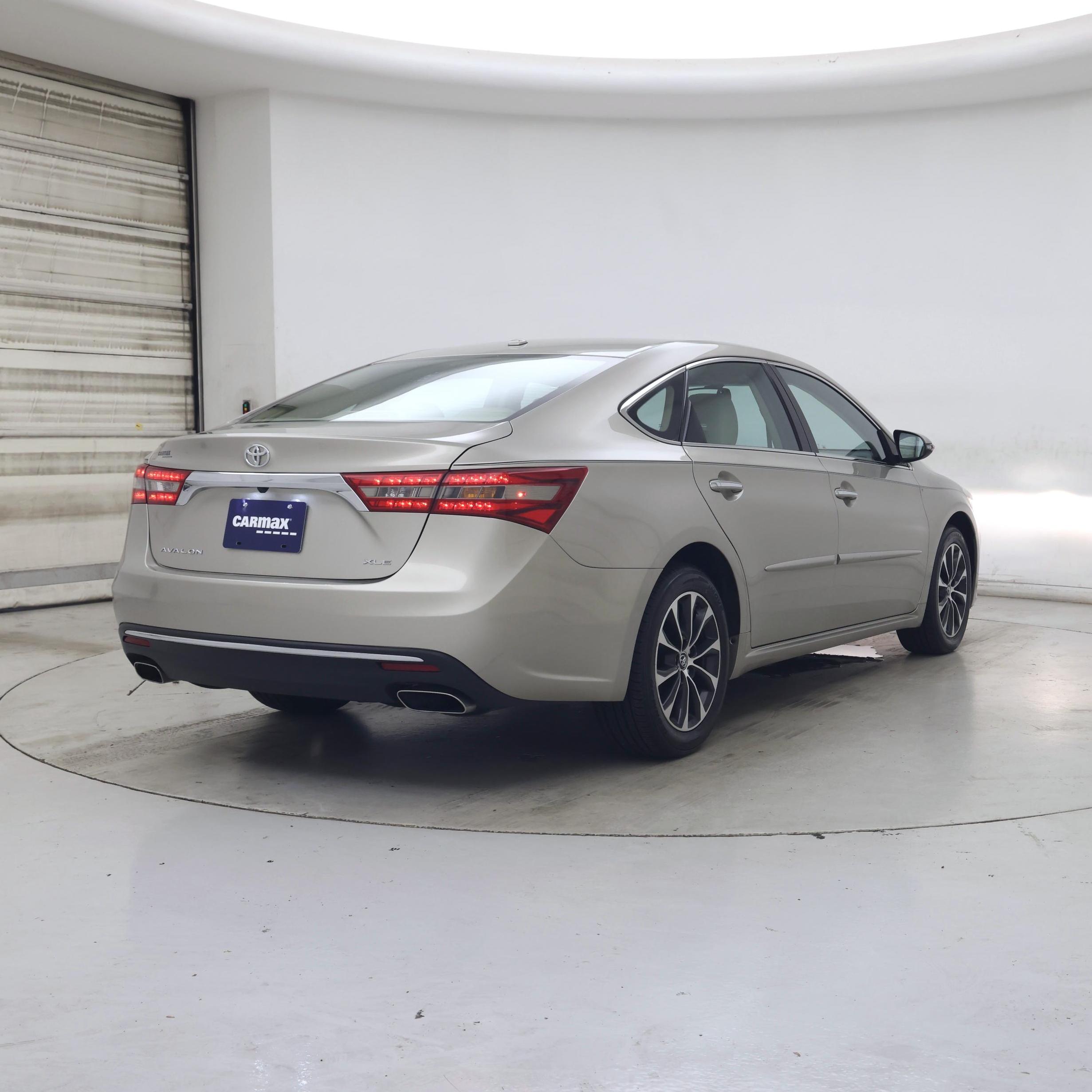 Thumbnail: 2016 Toyota Avalon - 8