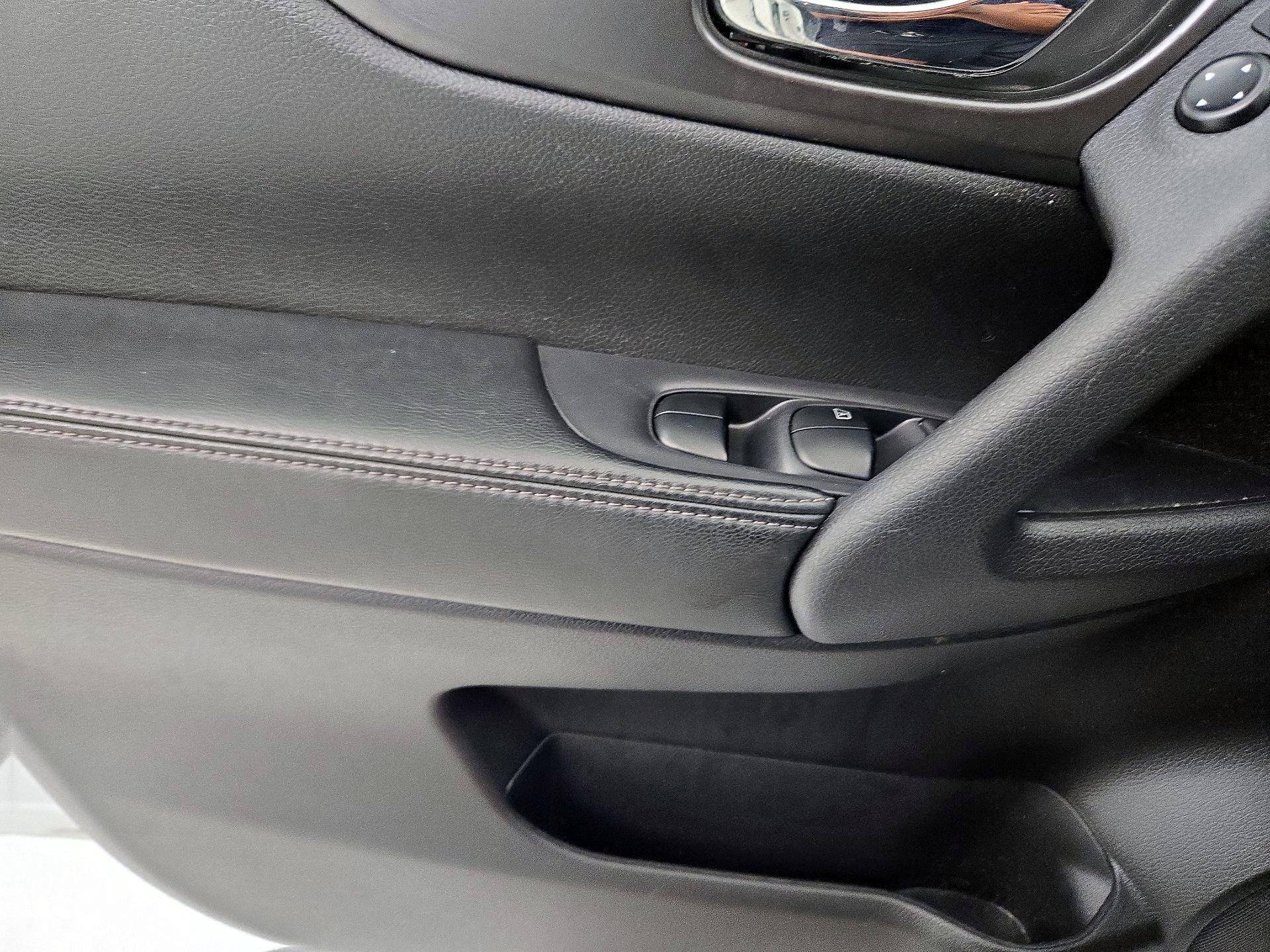 Thumbnail: 2015 Nissan Rogue - 12