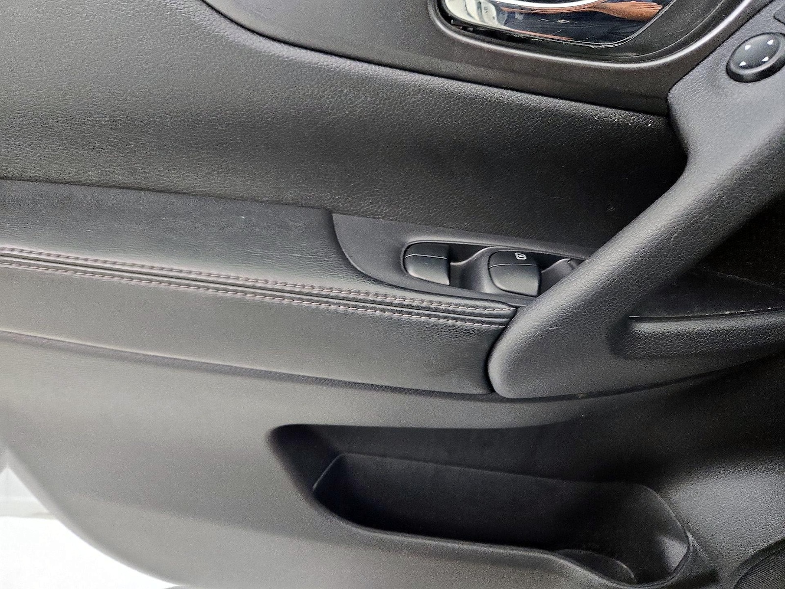 2015 Nissan Rogue S - Photo 13