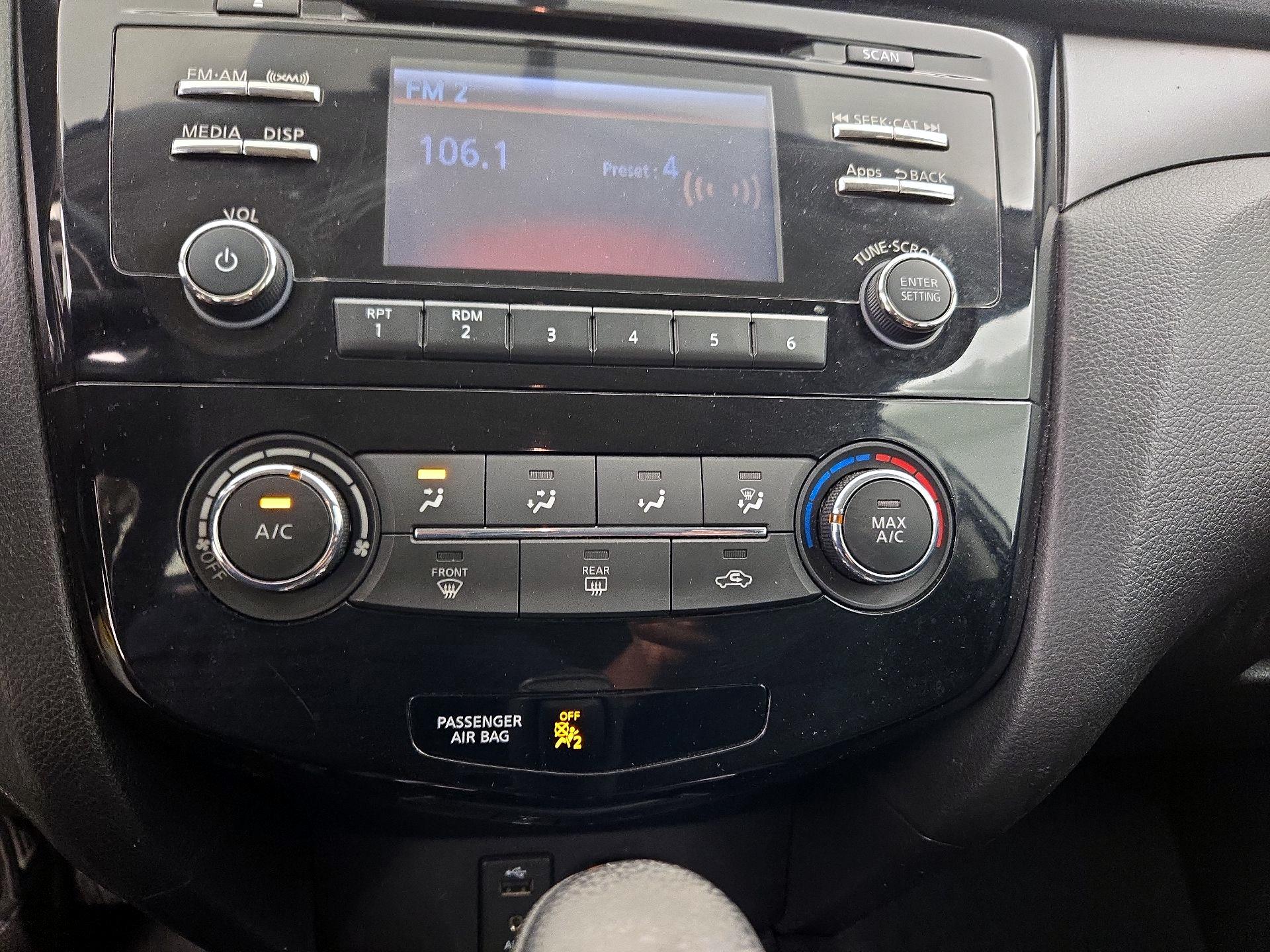 Thumbnail: 2015 Nissan Rogue - 16