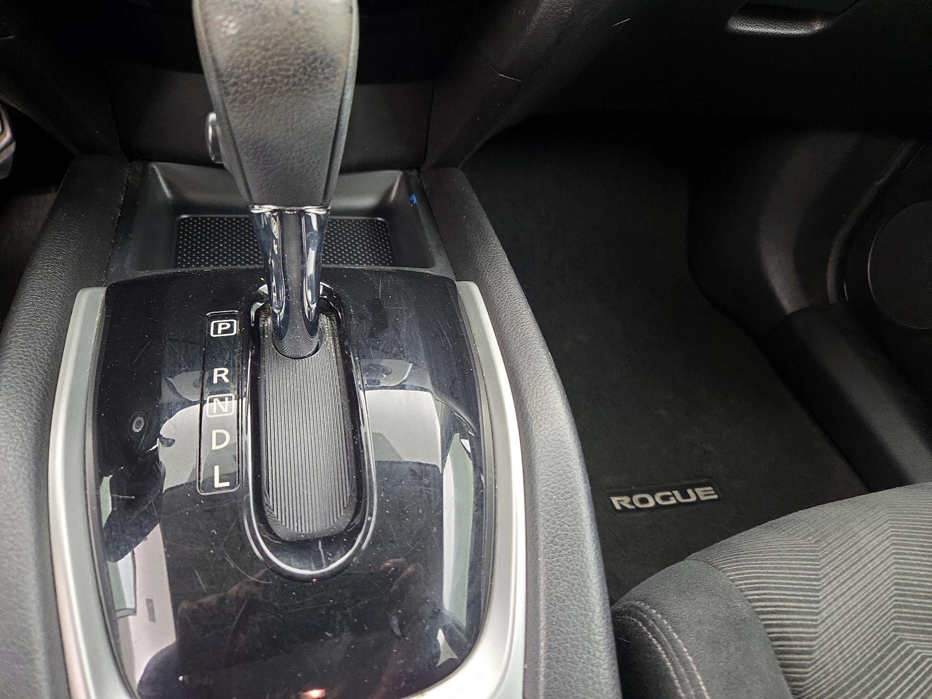 Thumbnail: 2015 Nissan Rogue - 17