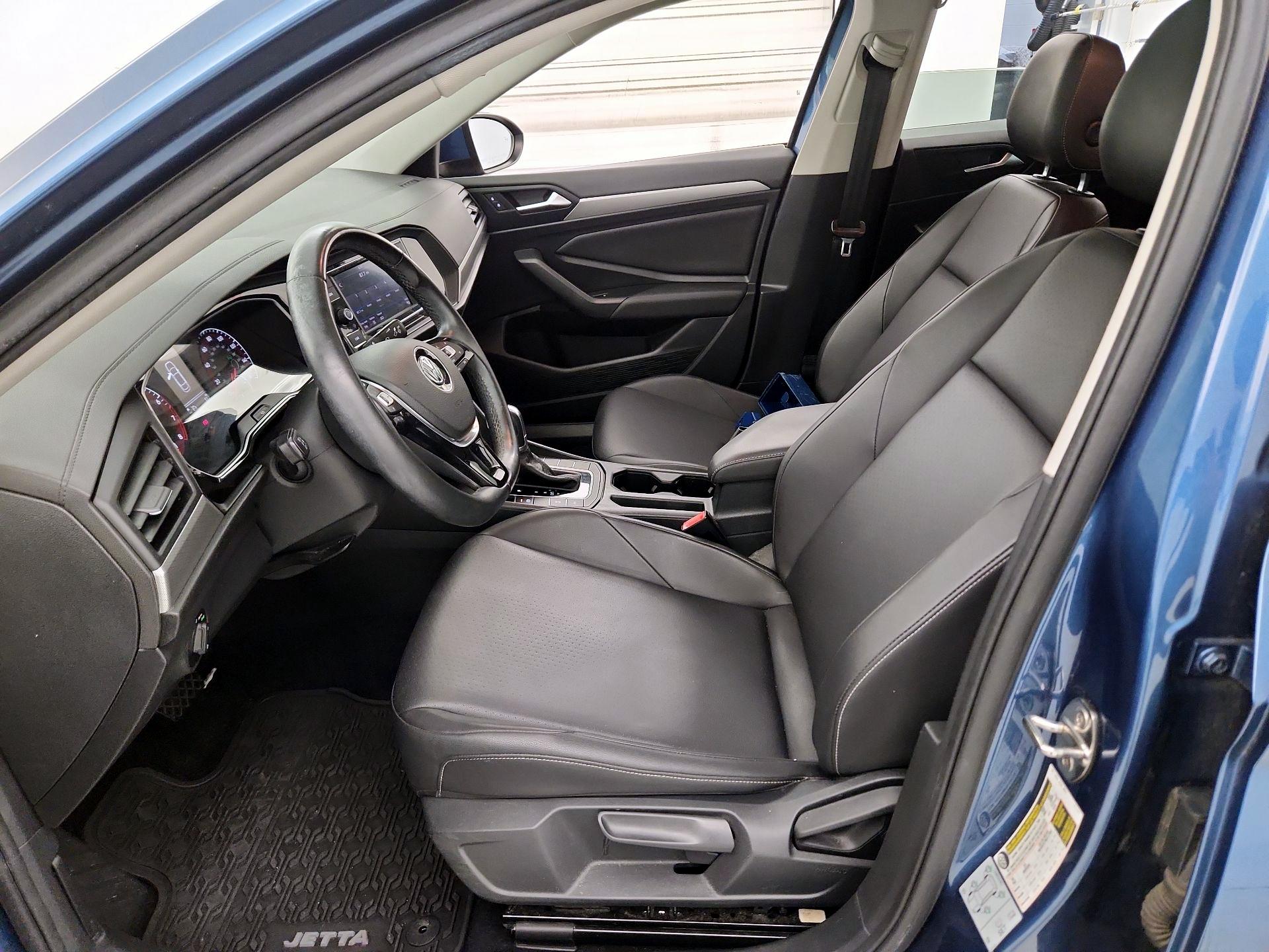 Thumbnail: 2019 Volkswagen Jetta - 11