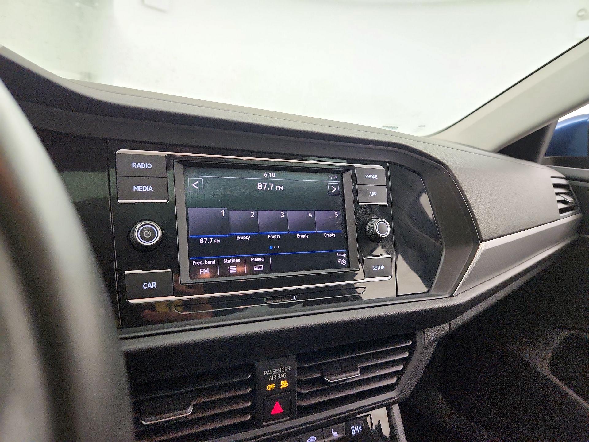 Thumbnail: 2019 Volkswagen Jetta - 15