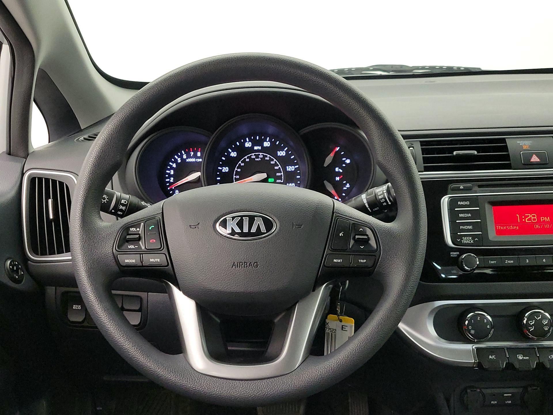 Thumbnail: 2016 Kia Rio - 10