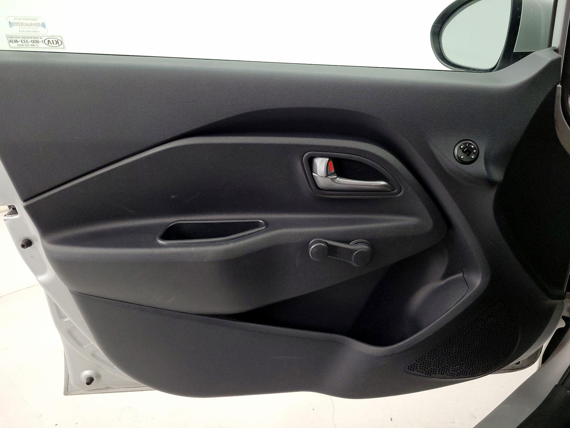 Thumbnail: 2016 Kia Rio - 12