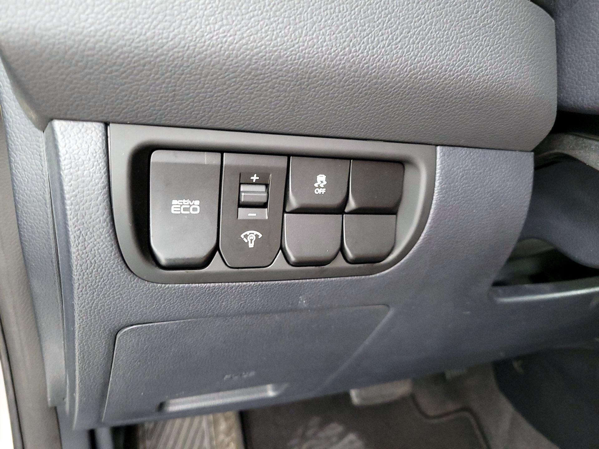 Thumbnail: 2016 Kia Rio - 13