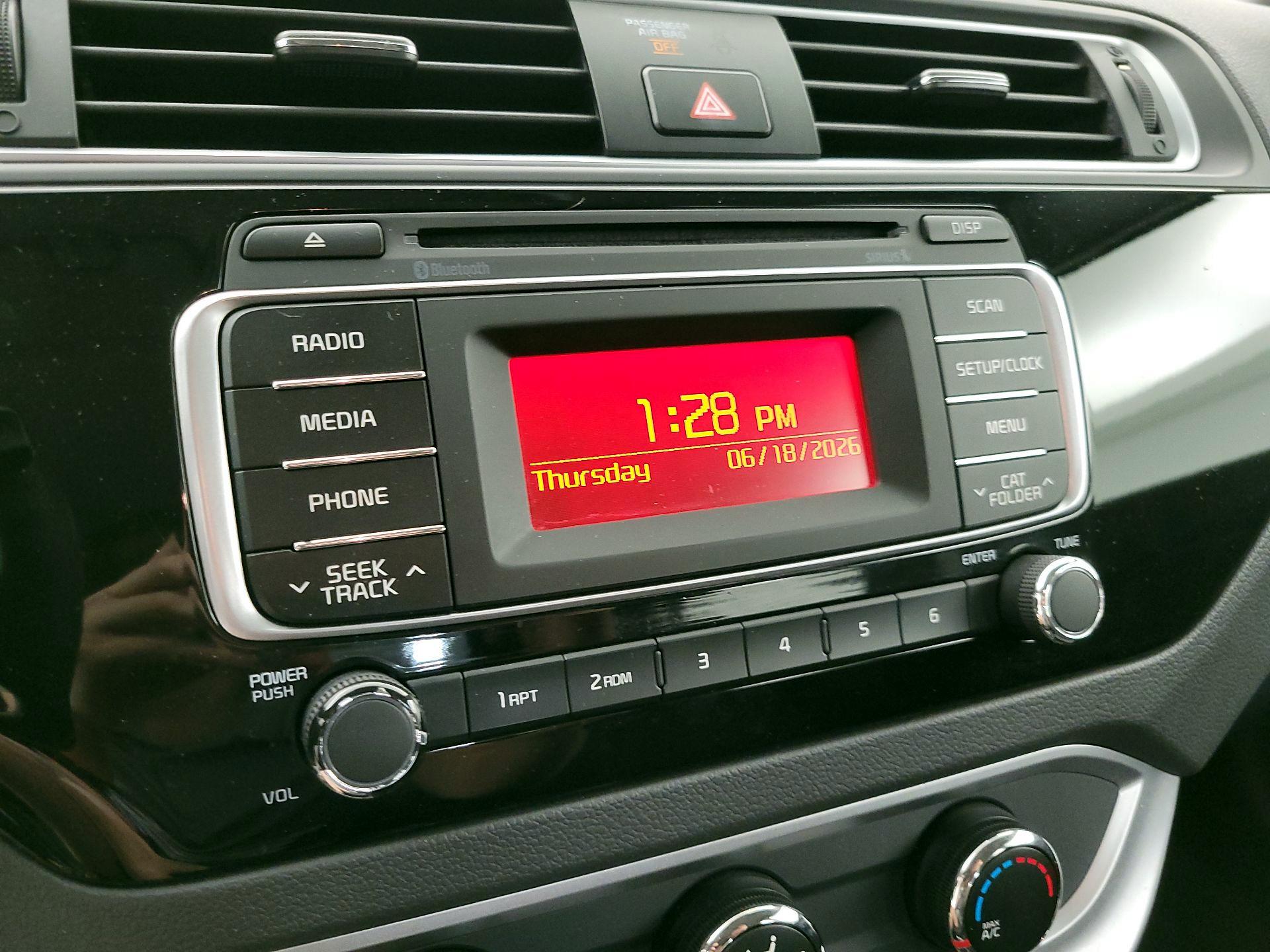 Thumbnail: 2016 Kia Rio - 14