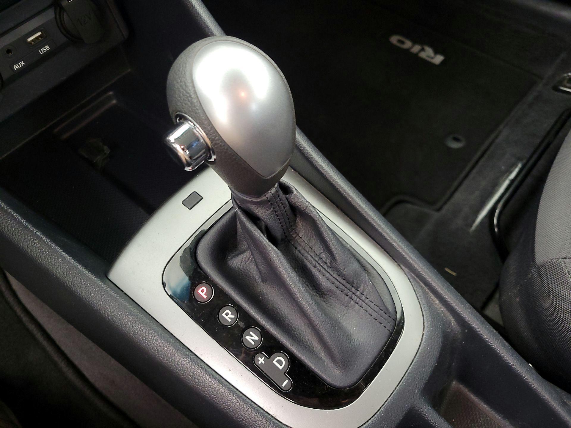 Thumbnail: 2016 Kia Rio - 16