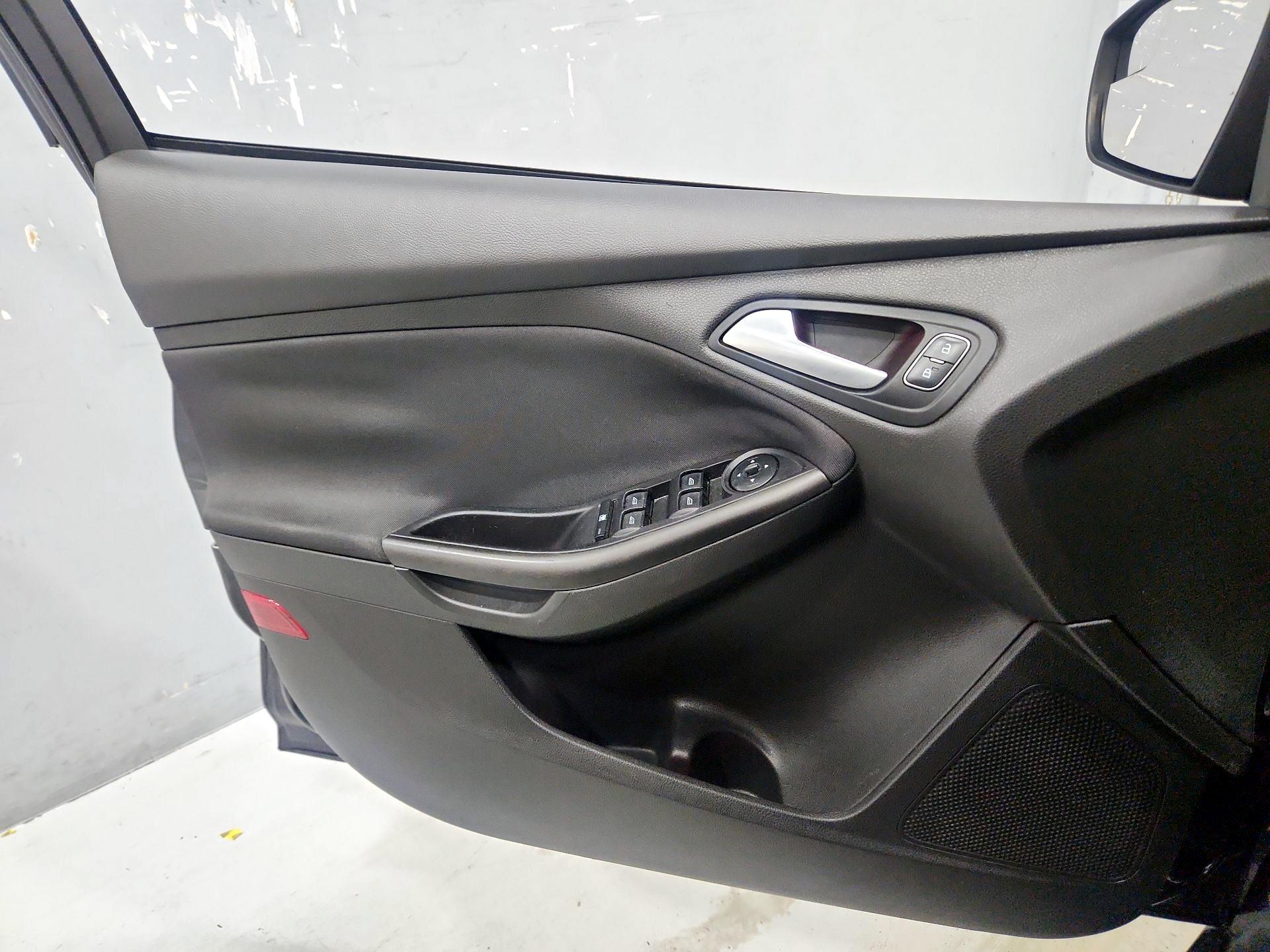Thumbnail: 2016 Ford Focus - 12