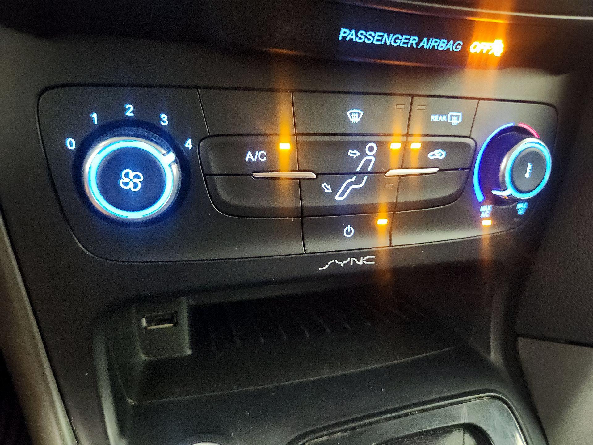 Thumbnail: 2016 Ford Focus - 16