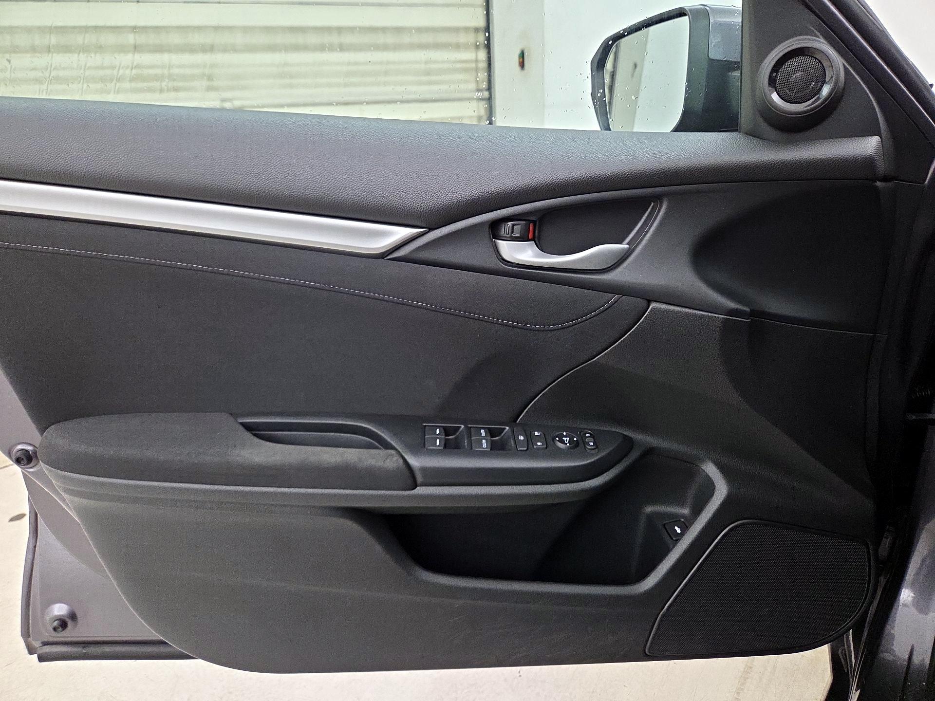 Thumbnail: 2016 Honda Civic - 12
