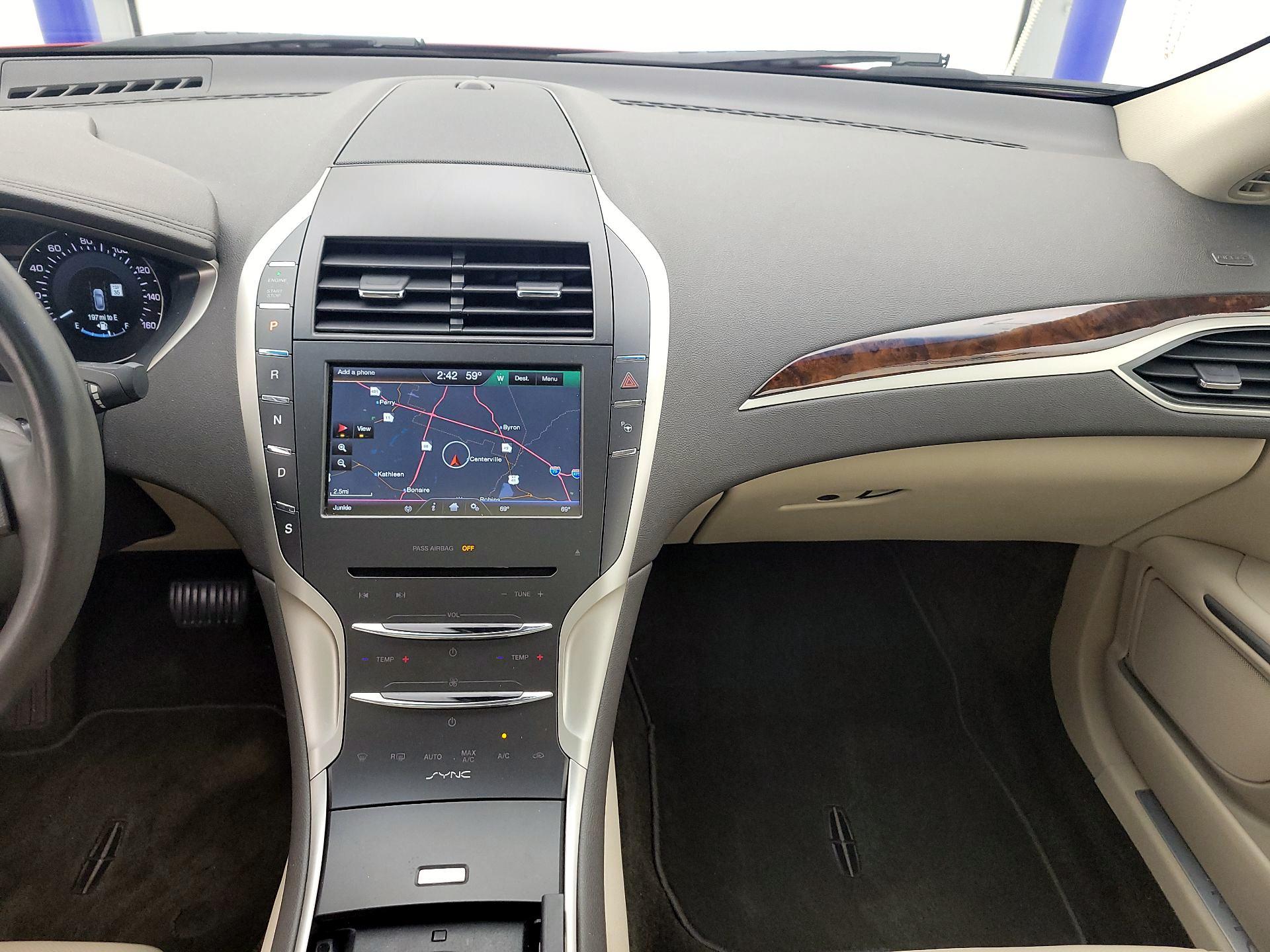 Thumbnail: 2016 Lincoln MKZ - 9