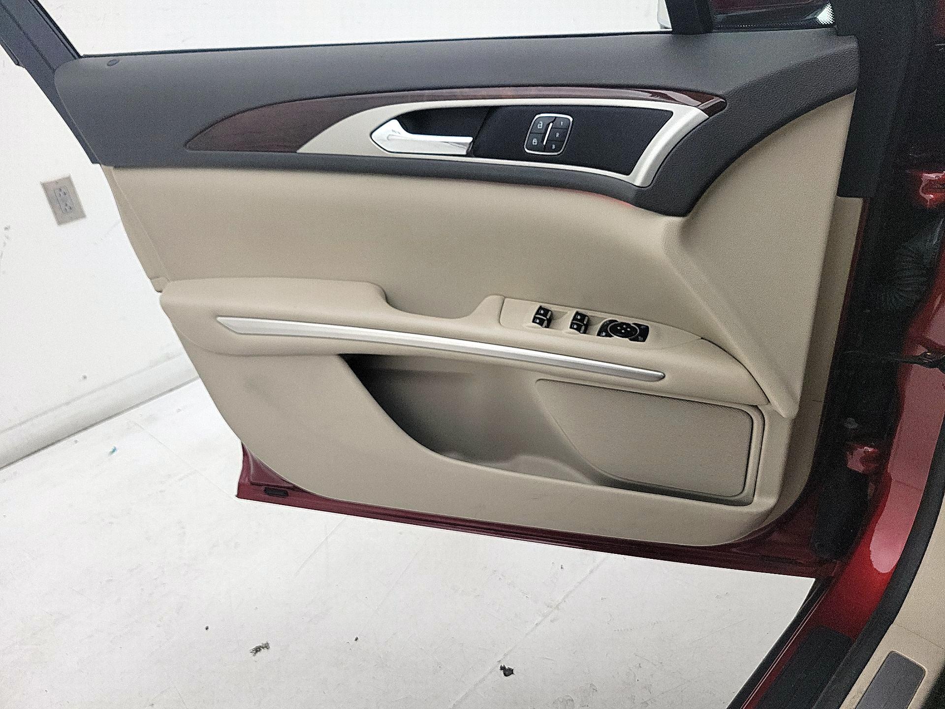 Thumbnail: 2016 Lincoln MKZ - 12