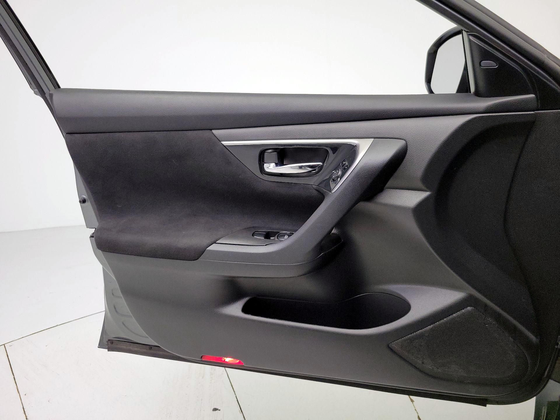 Thumbnail: 2014 Nissan Altima - 12