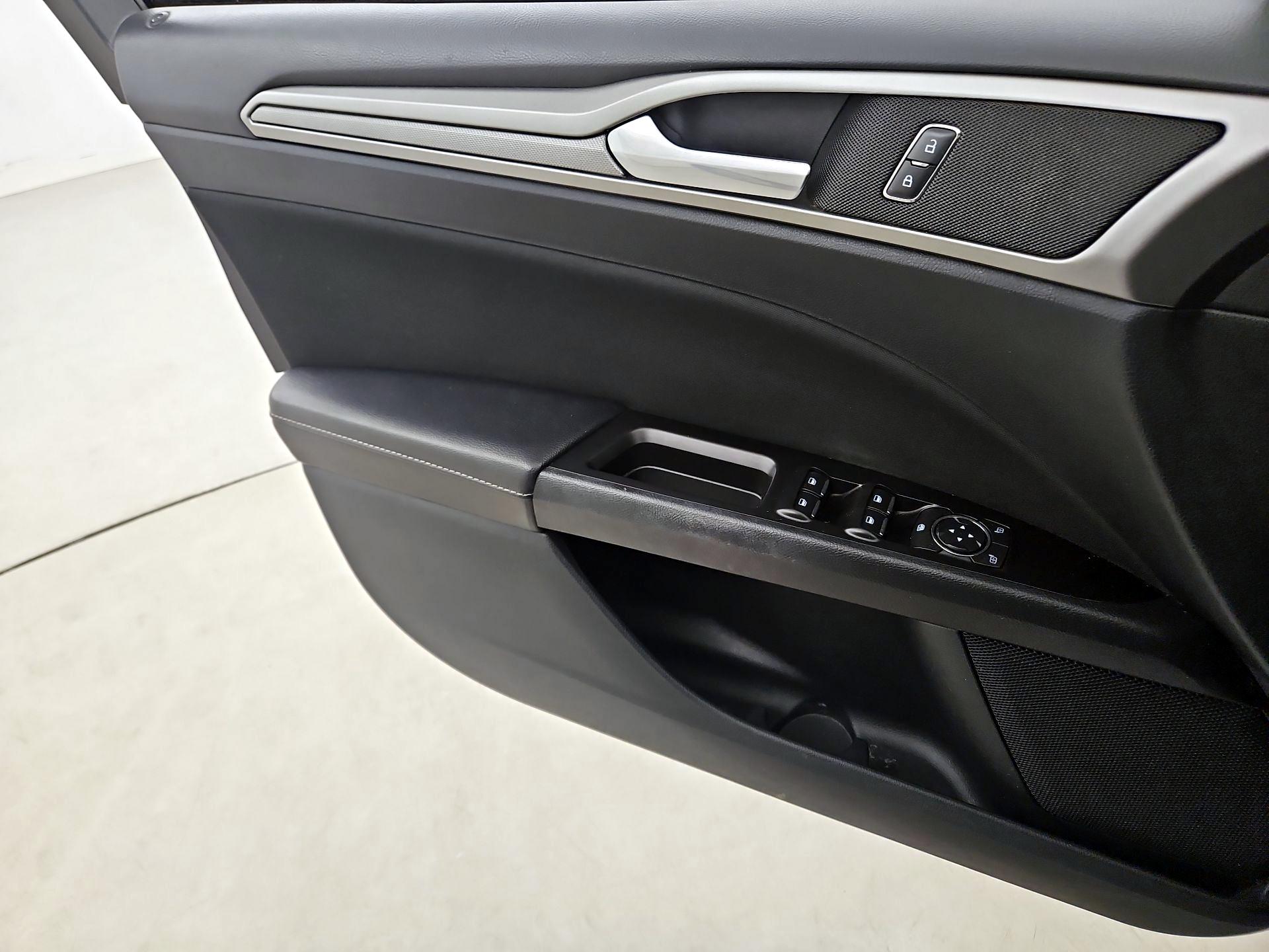 Thumbnail: 2017 Ford Fusion - 12
