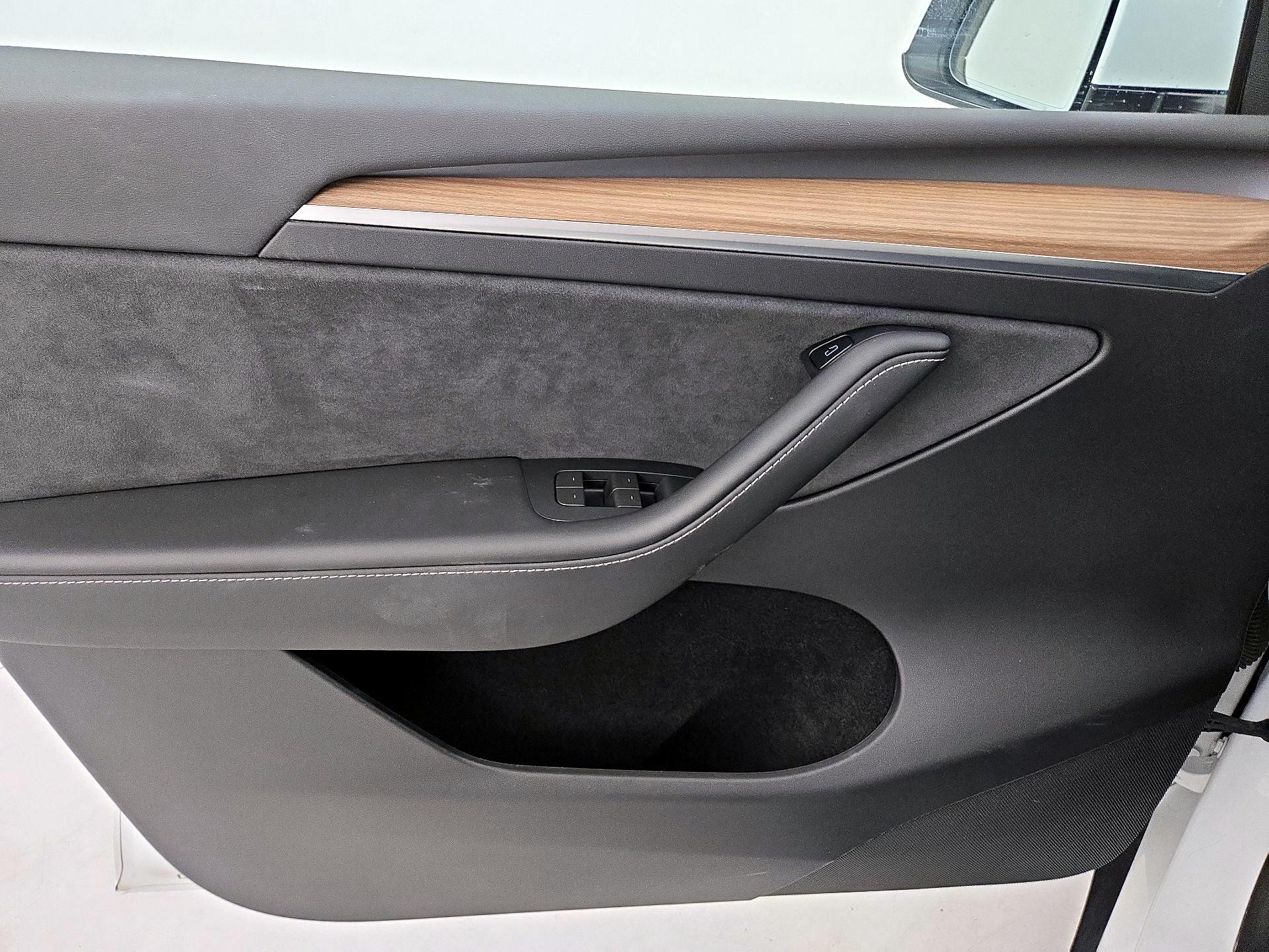 Thumbnail: 2023 Tesla Model Y - 12