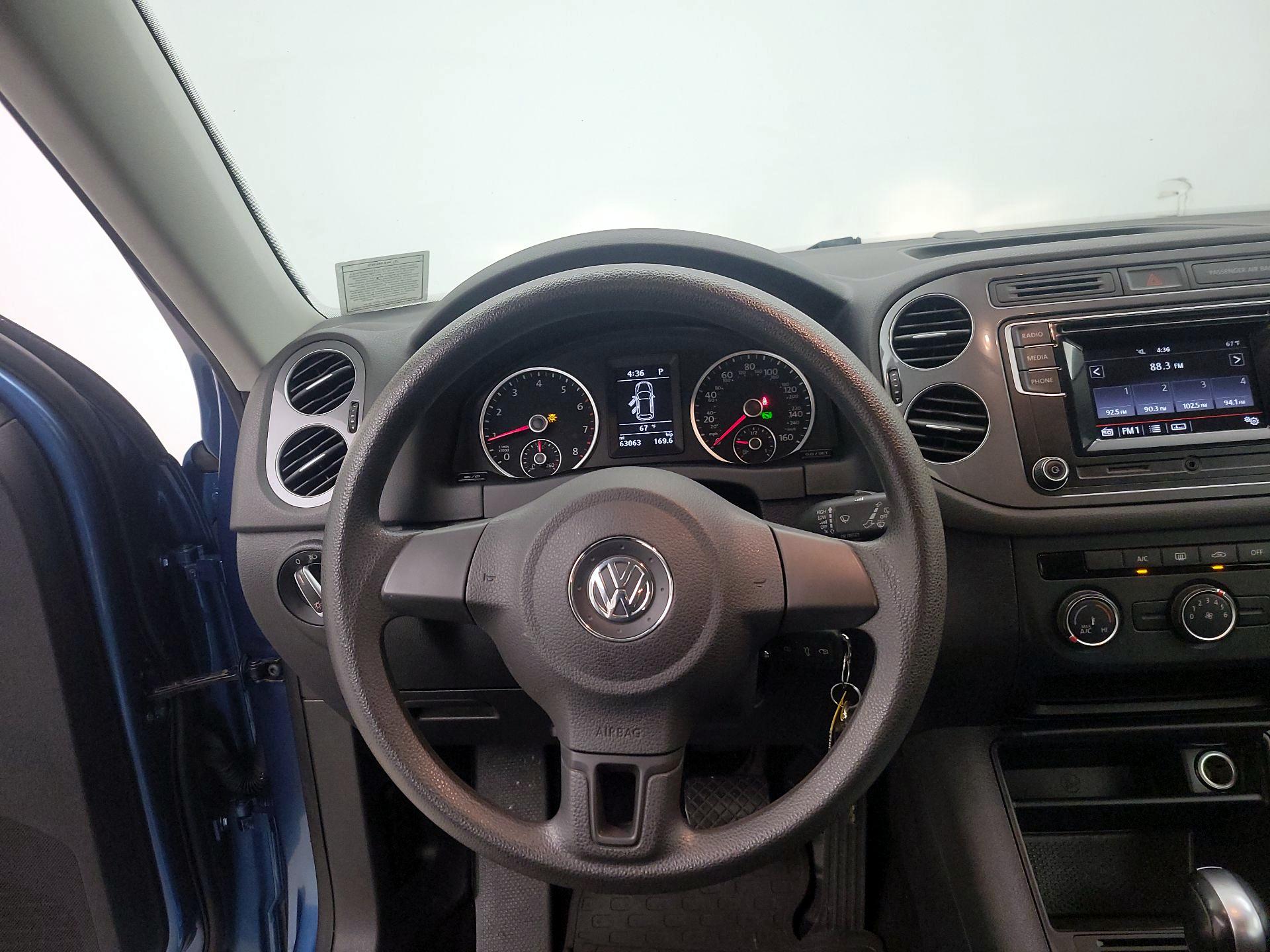 Thumbnail: 2017 Volkswagen Tiguan - 10