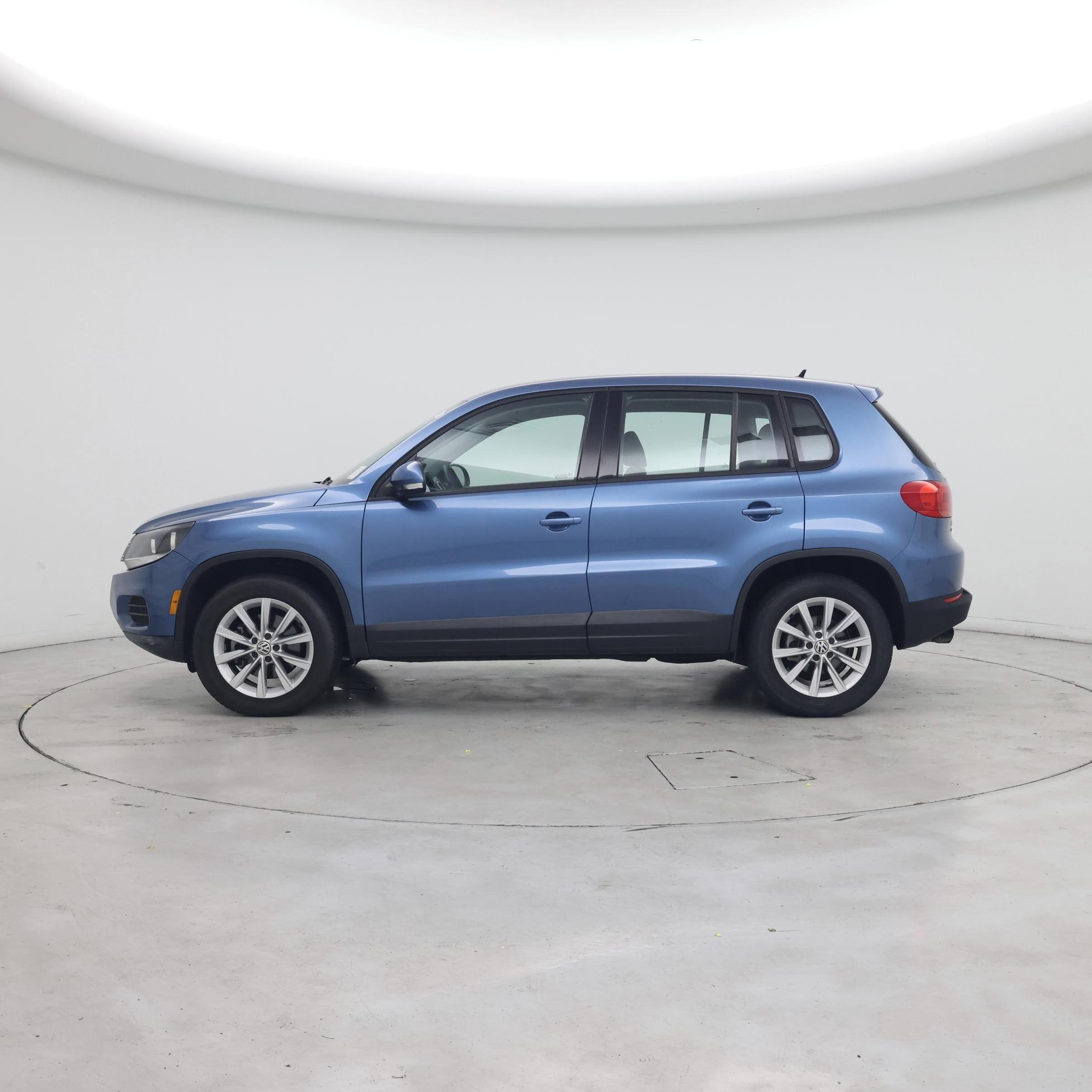 Thumbnail: 2017 Volkswagen Tiguan - 3