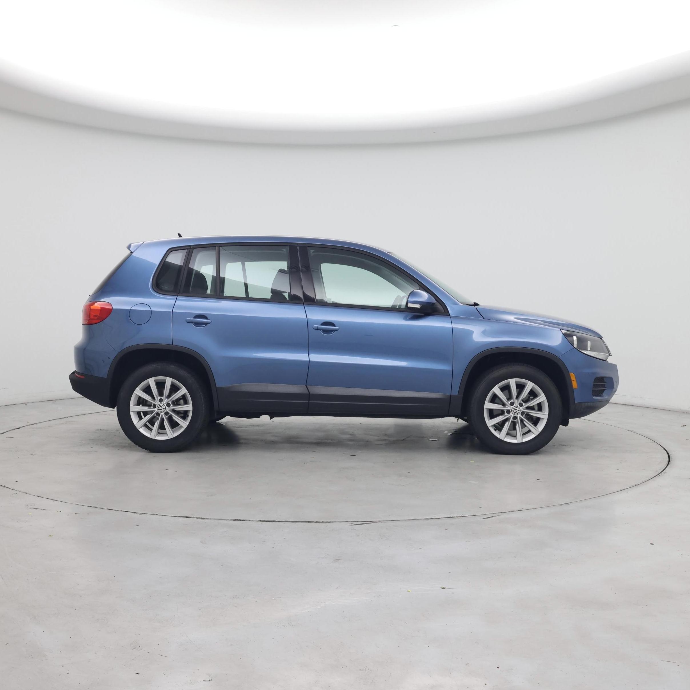 Thumbnail: 2017 Volkswagen Tiguan - 7