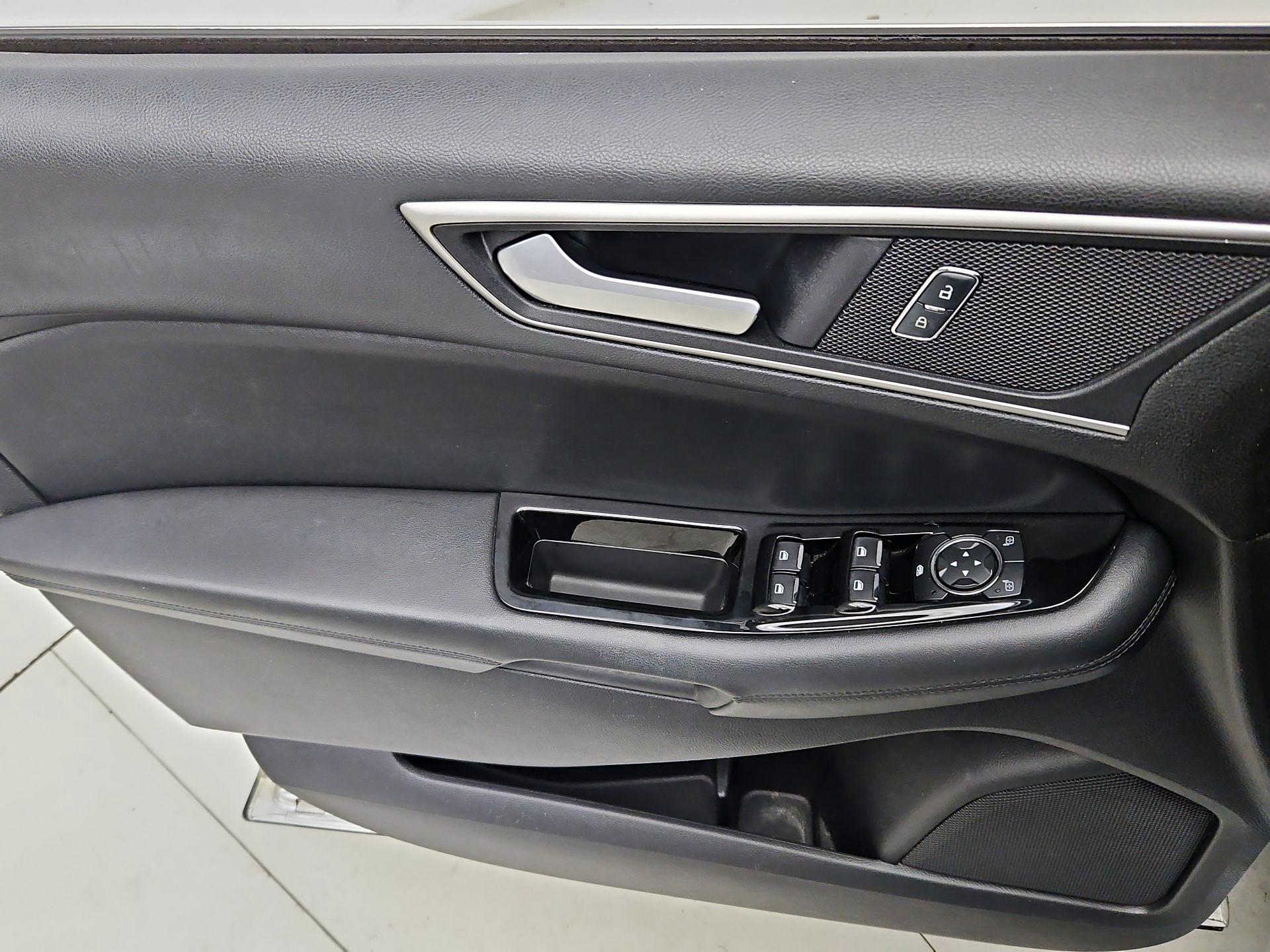 Thumbnail: 2015 Ford Edge - 12