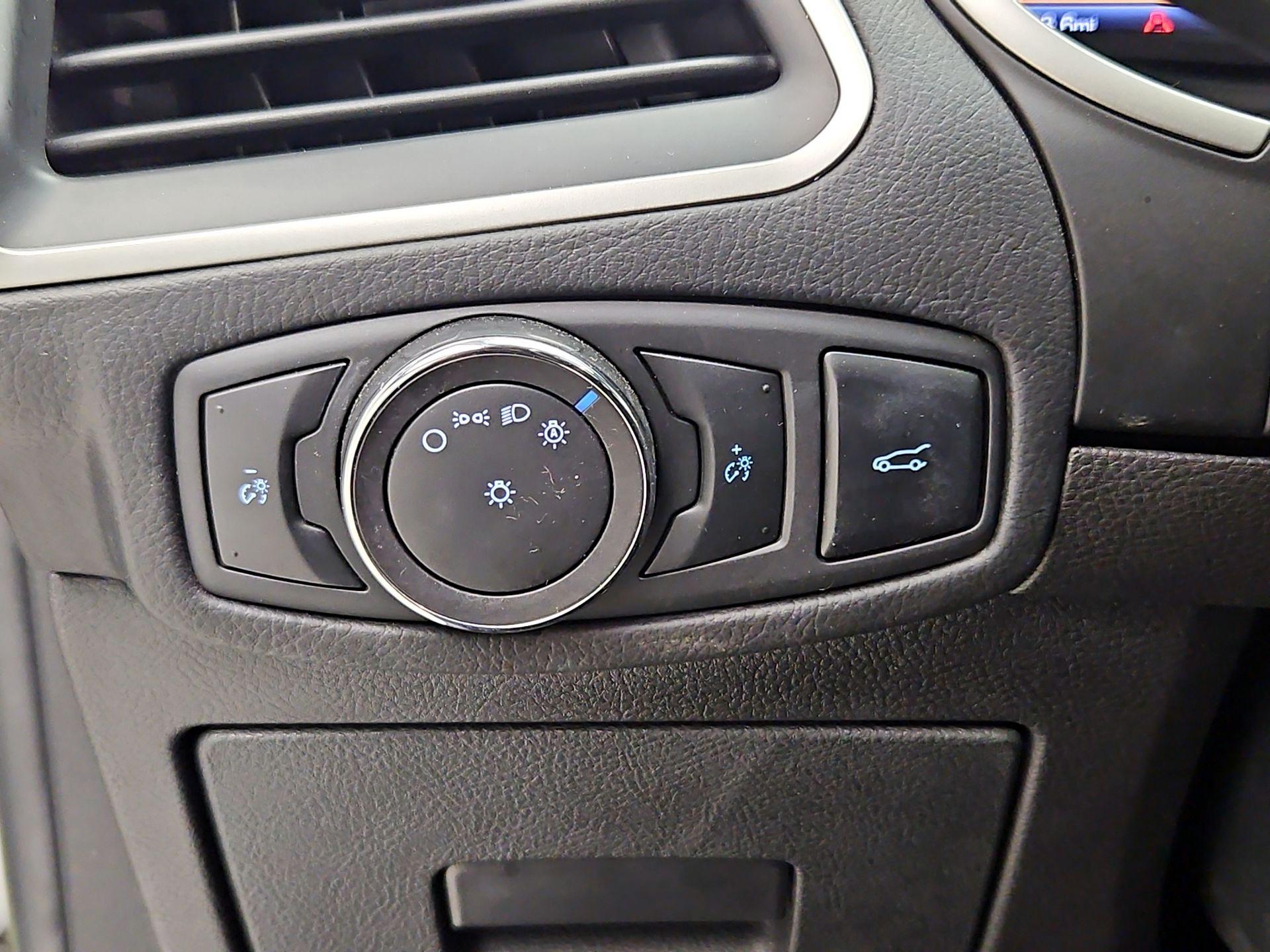 Thumbnail: 2015 Ford Edge - 13
