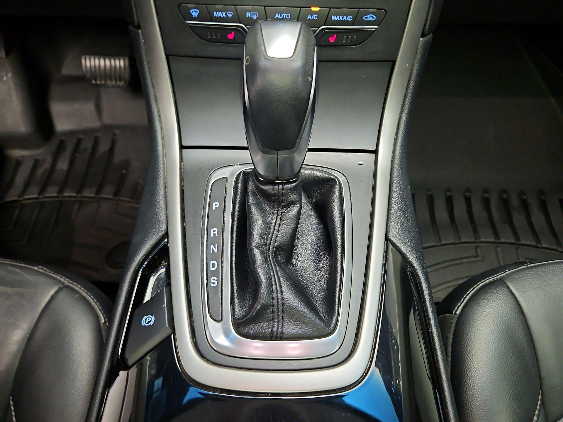 Thumbnail: 2015 Ford Edge - 18