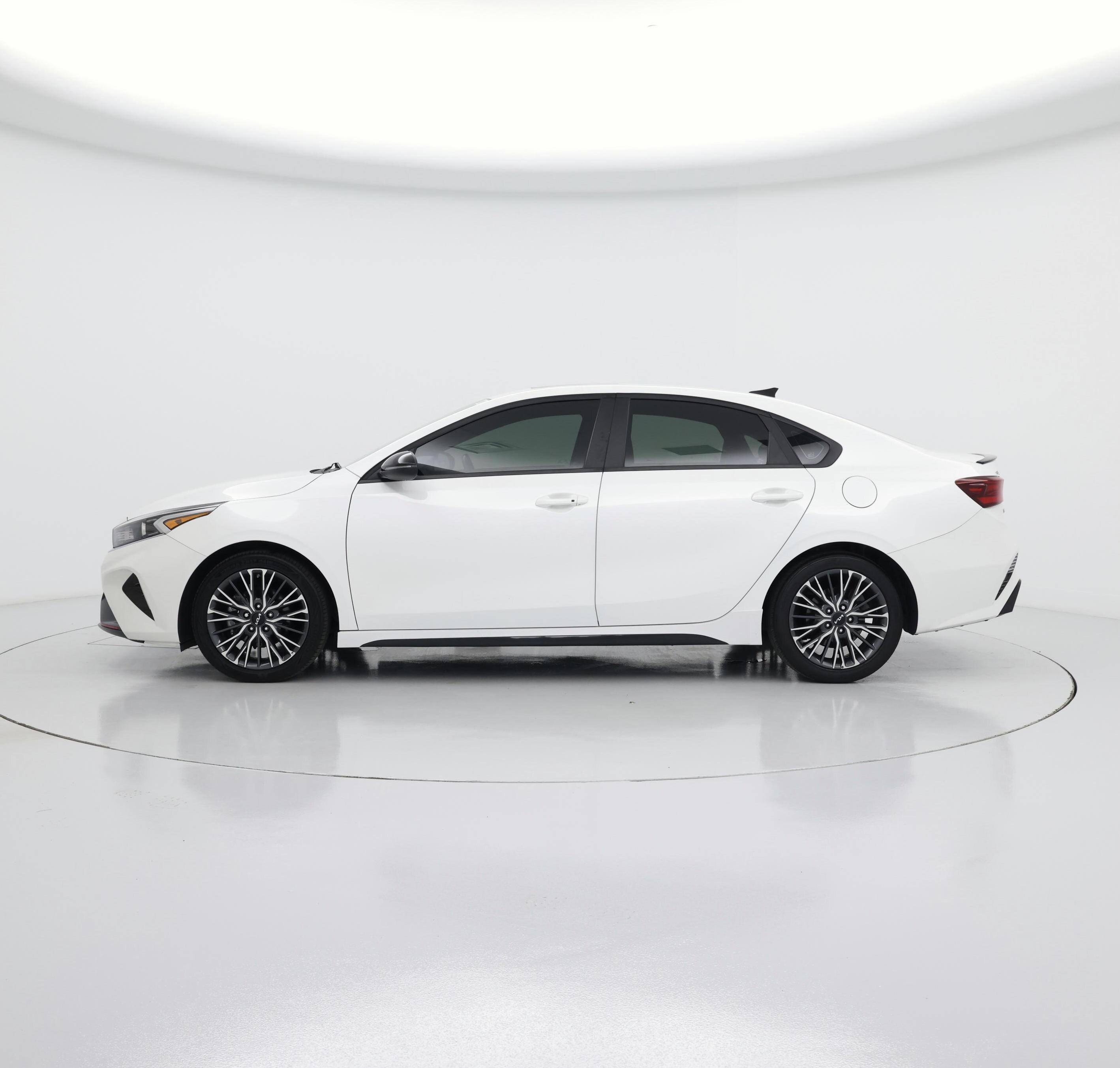 Thumbnail: 2024 Kia Forte - 3