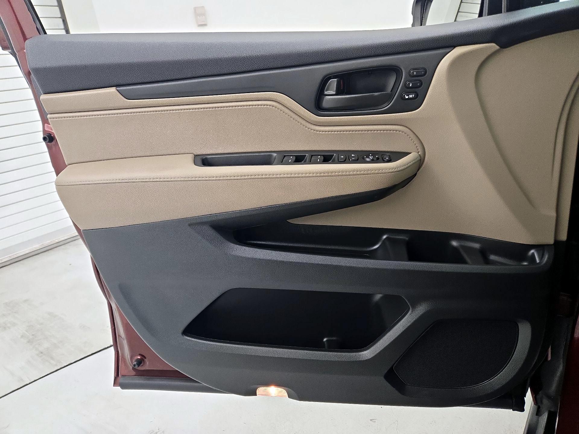 Thumbnail: 2019 Honda Odyssey - 12