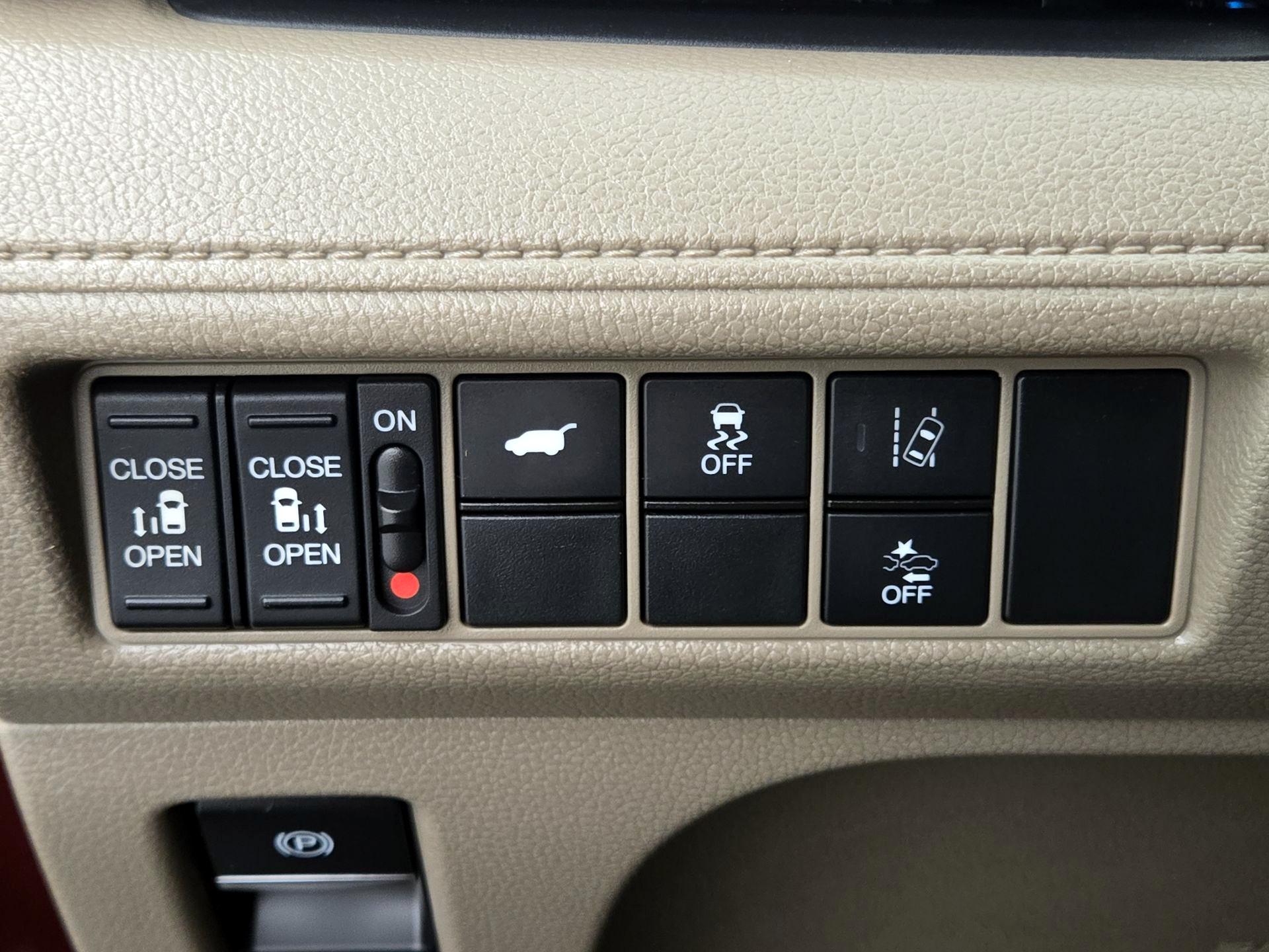 Thumbnail: 2019 Honda Odyssey - 13