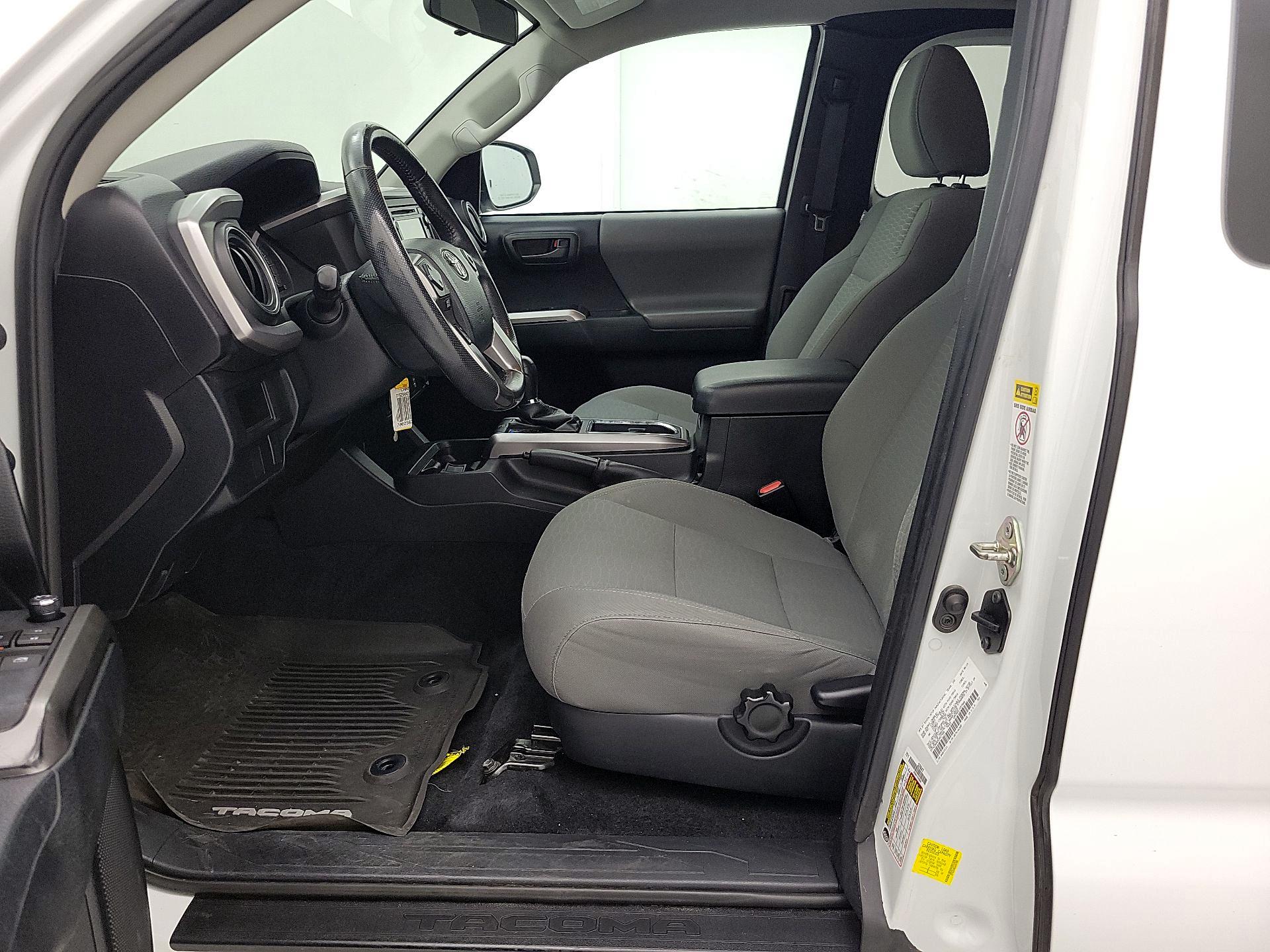 Thumbnail: 2016 Toyota Tacoma - 11
