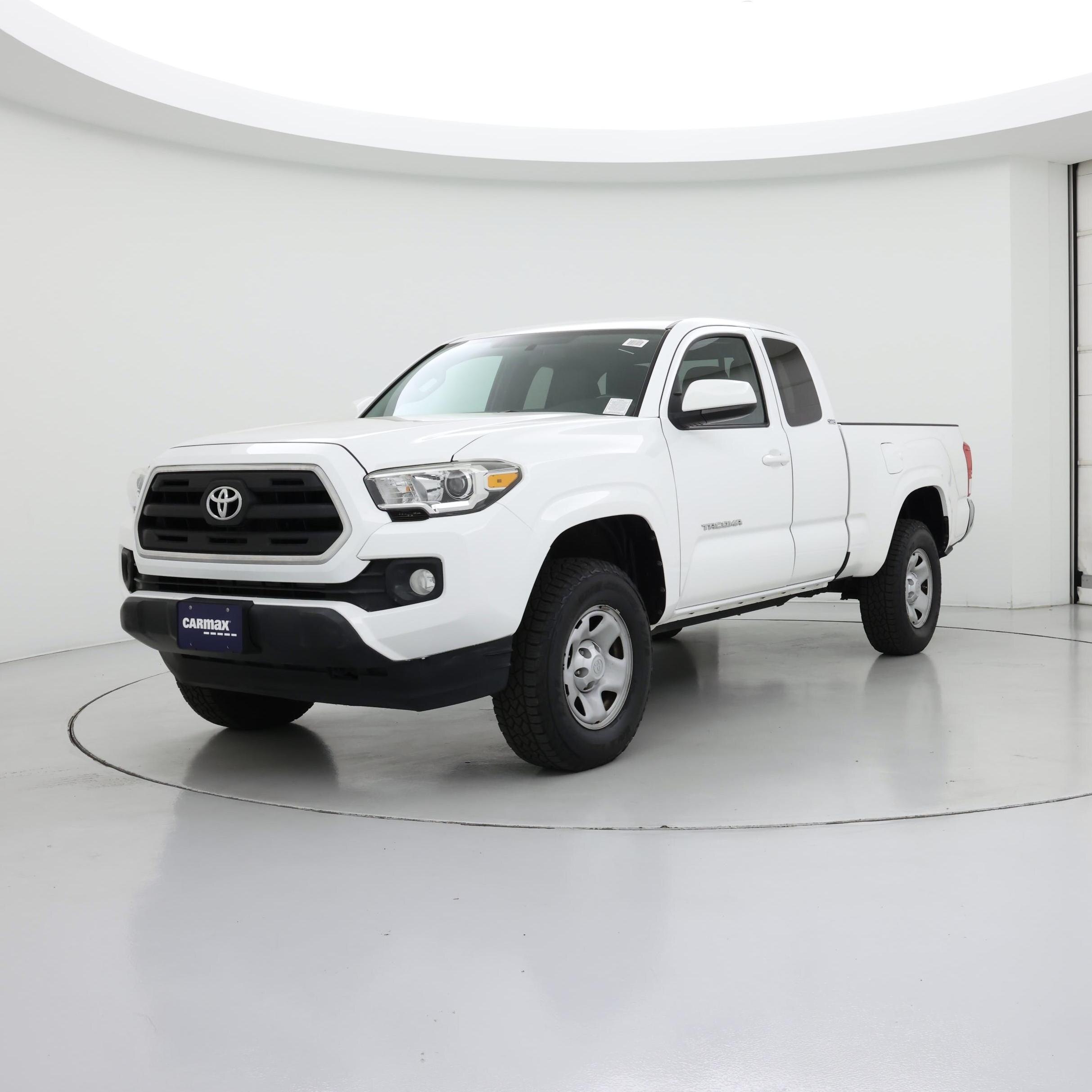 Thumbnail: 2016 Toyota Tacoma - 4