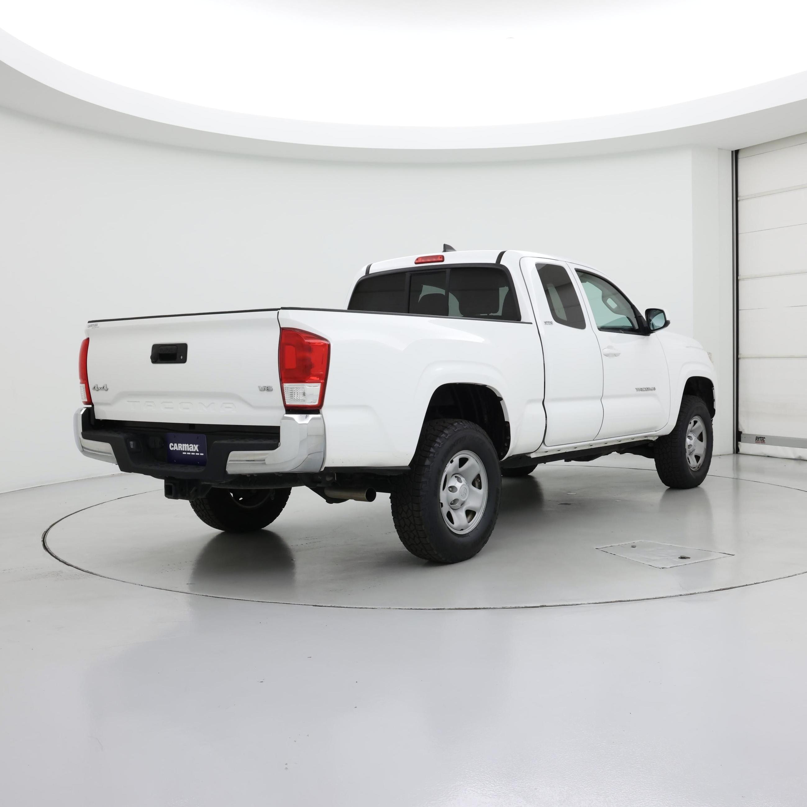 Thumbnail: 2016 Toyota Tacoma - 8
