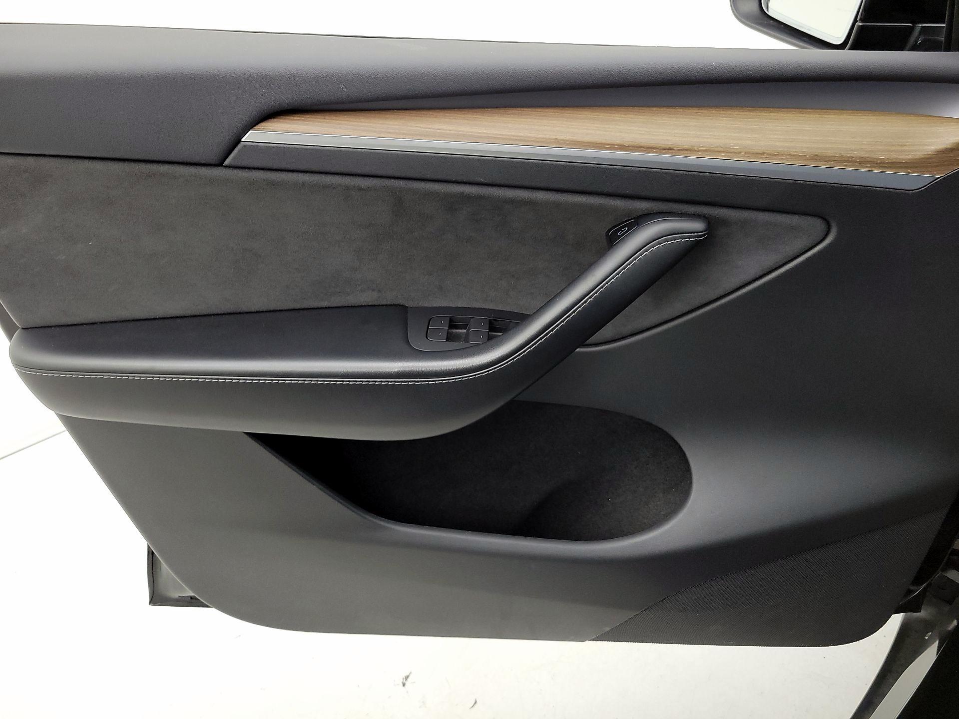 Thumbnail: 2023 Tesla Model Y - 12