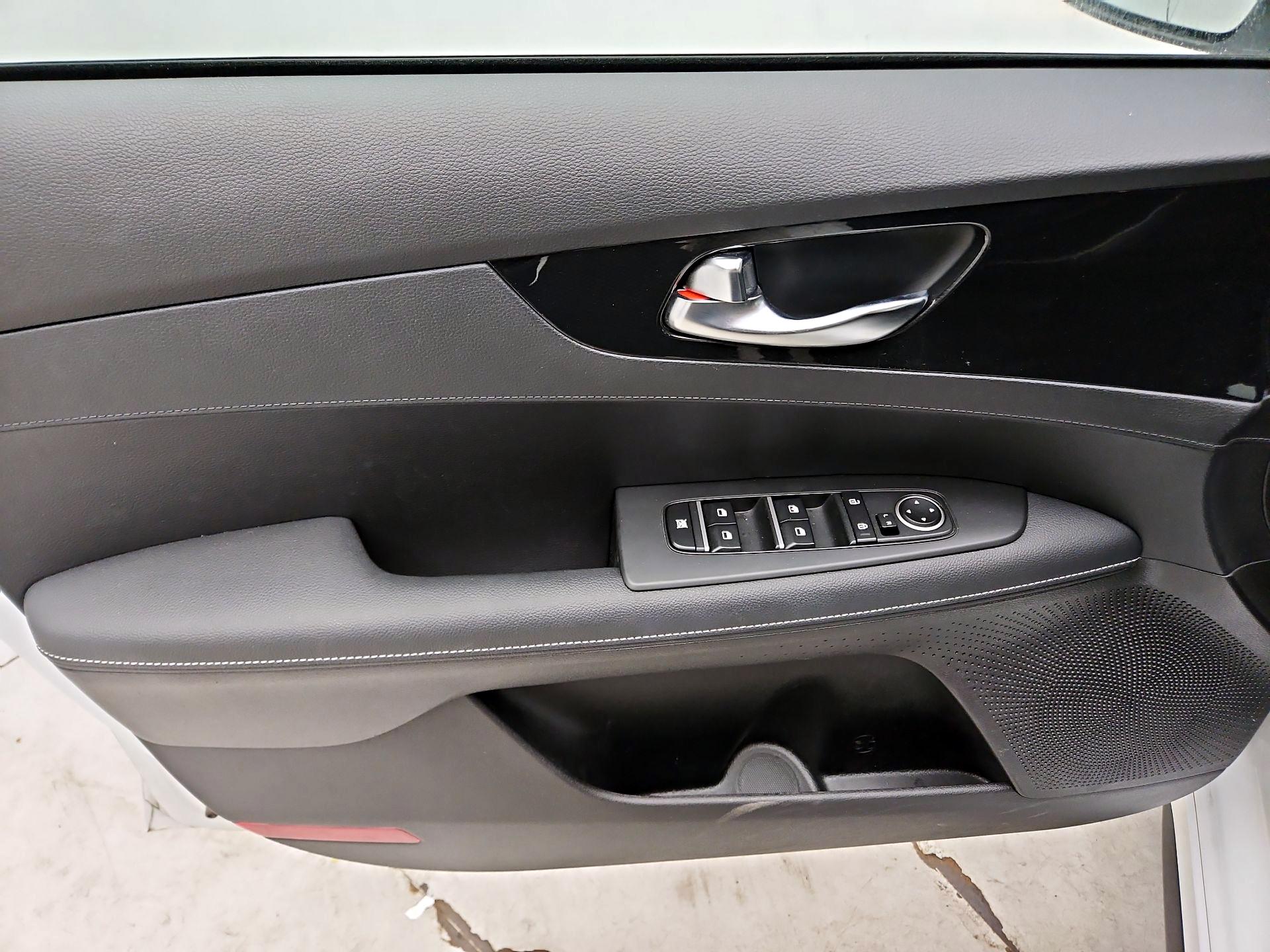 Thumbnail: 2023 Kia Forte - 12