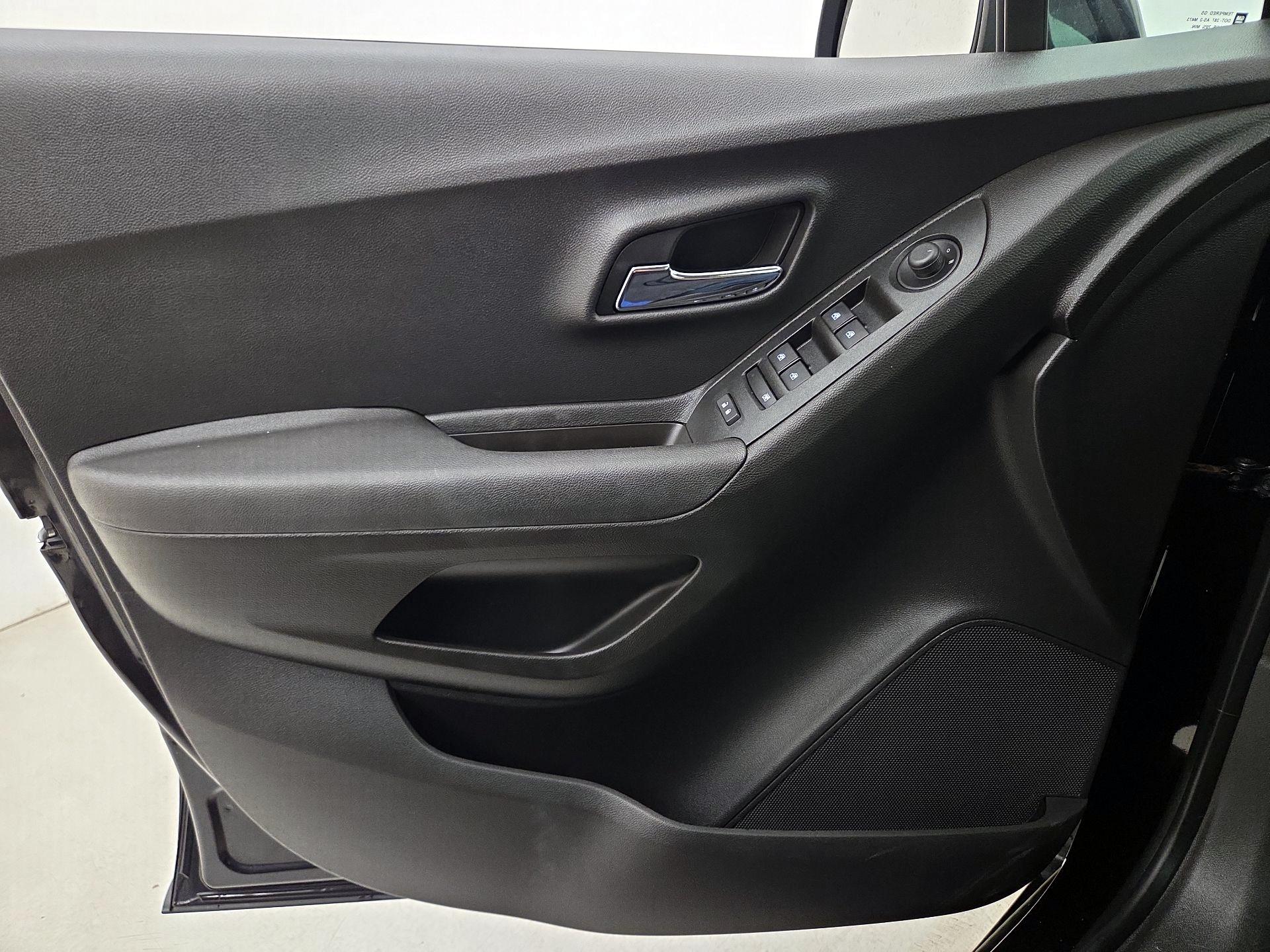 Thumbnail: 2019 Chevrolet Trax - 12