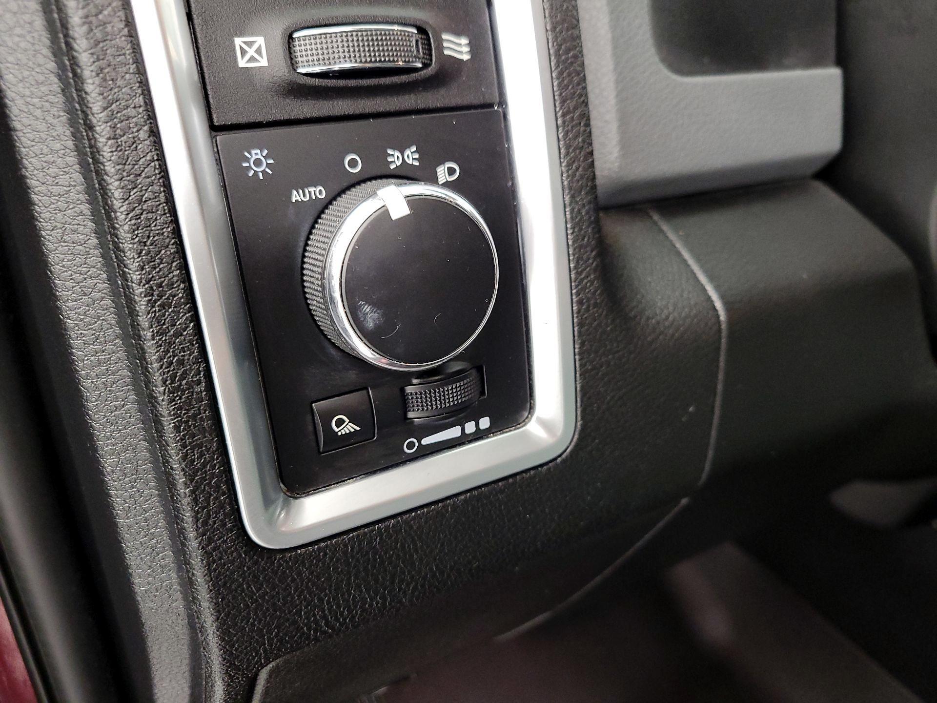Thumbnail: 2020 RAM 1500 Classic - 13