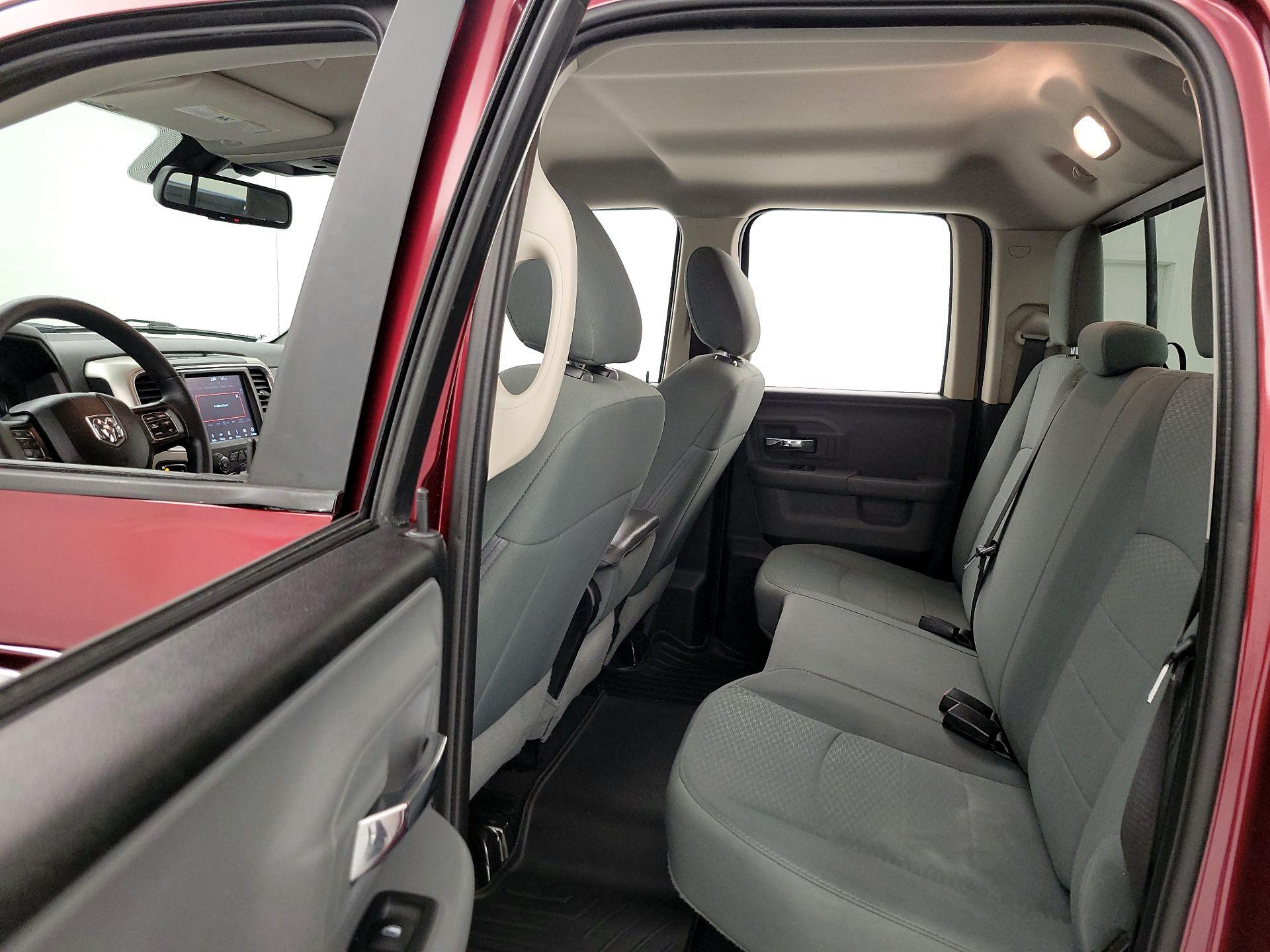 Thumbnail: 2020 RAM 1500 Classic - 19