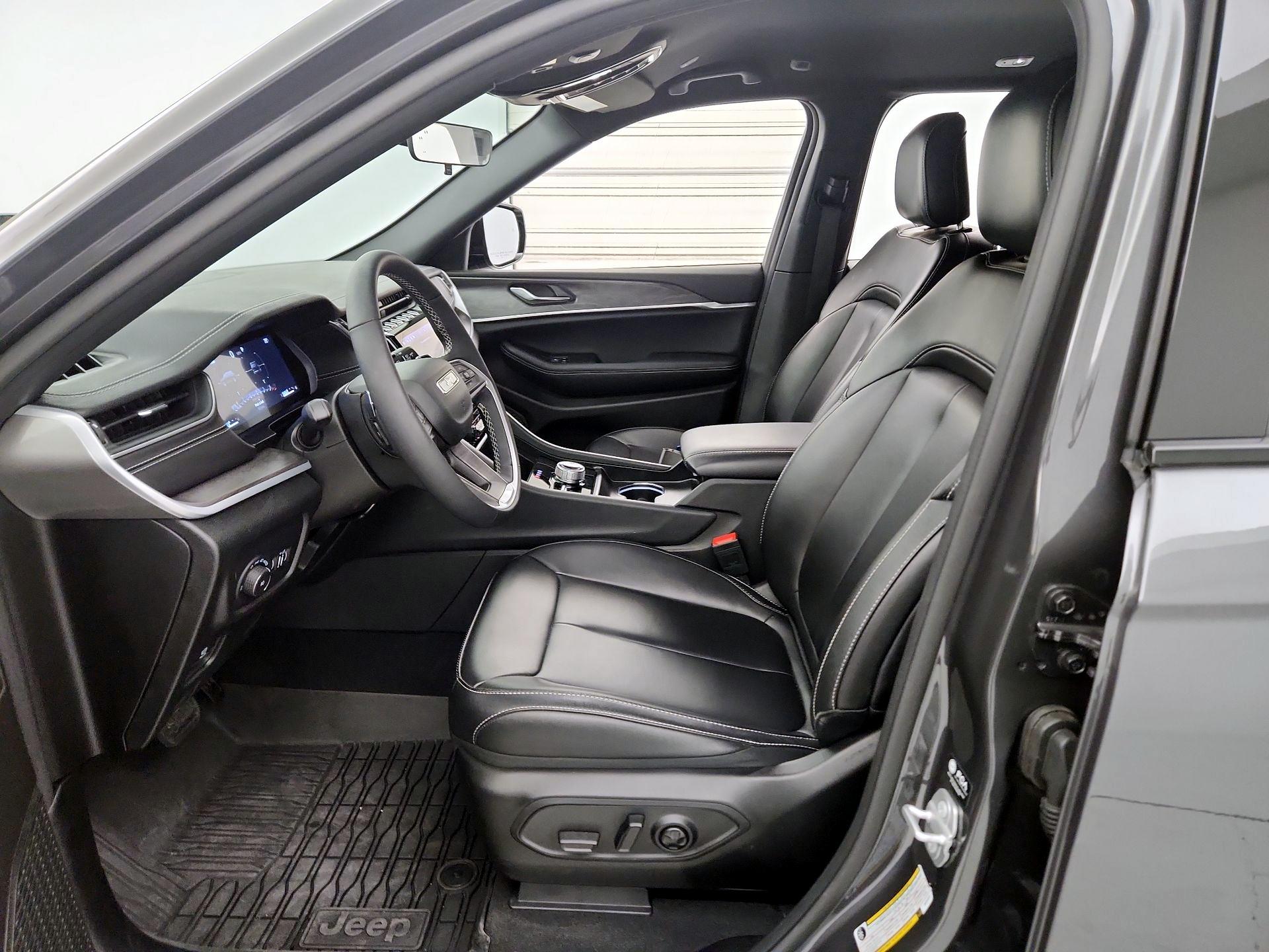 Thumbnail: 2025 Jeep Grand Cherokee - 11
