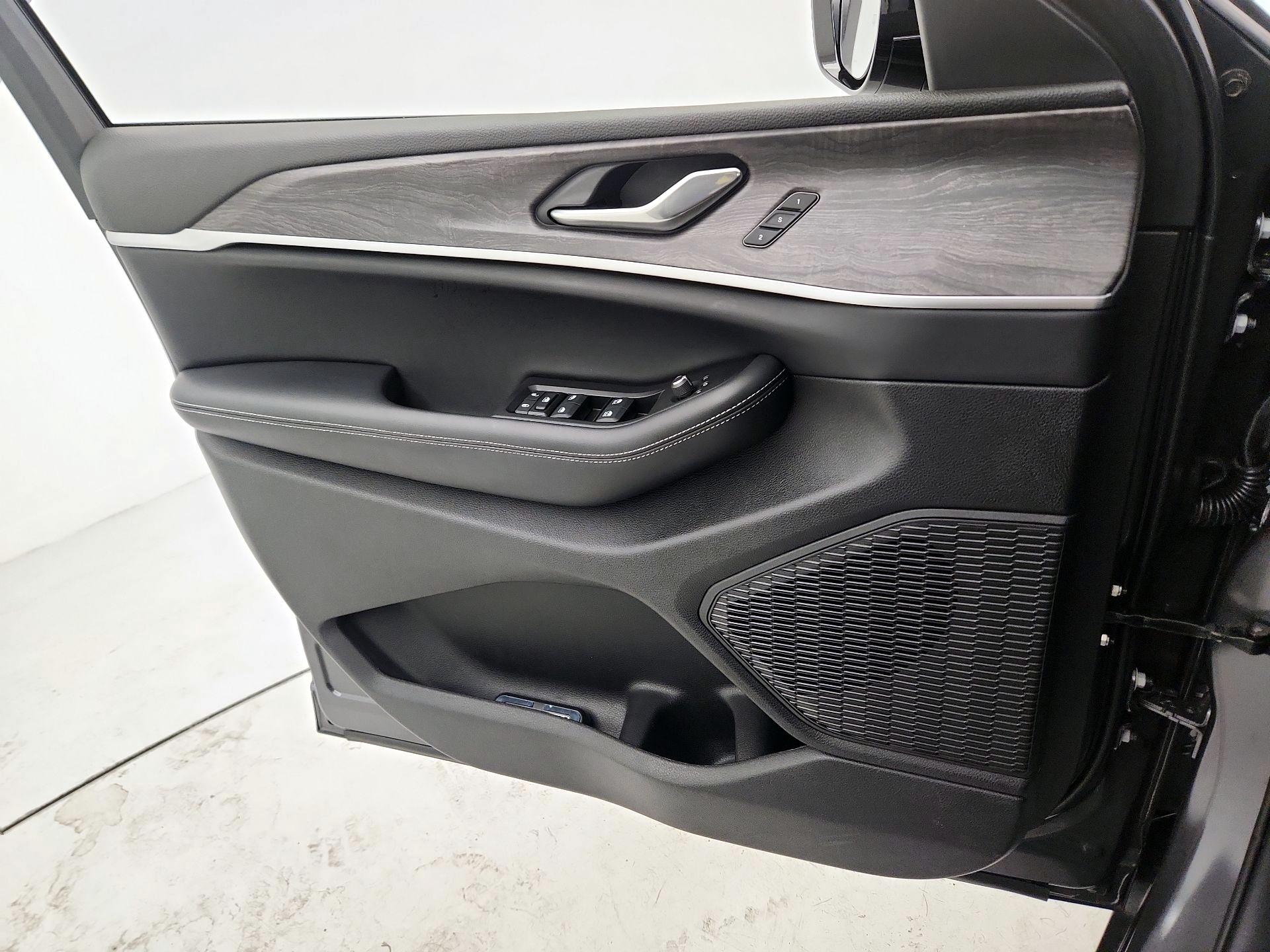 Thumbnail: 2025 Jeep Grand Cherokee - 12