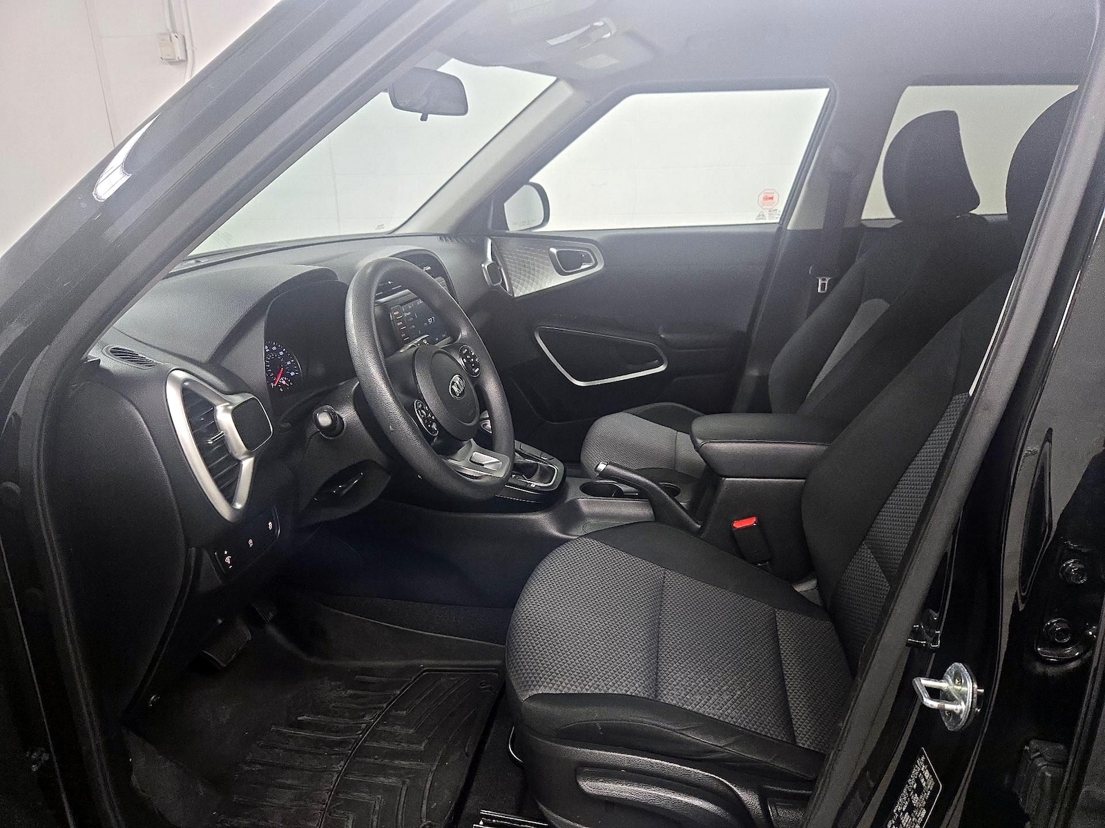 2020 Kia Soul LX - Photo 12