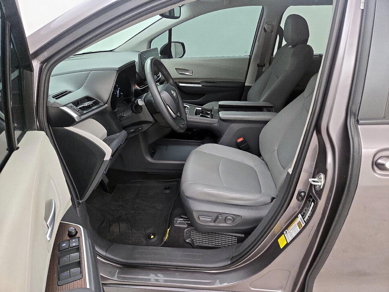 2021 Toyota Sienna XLE - Photo 12